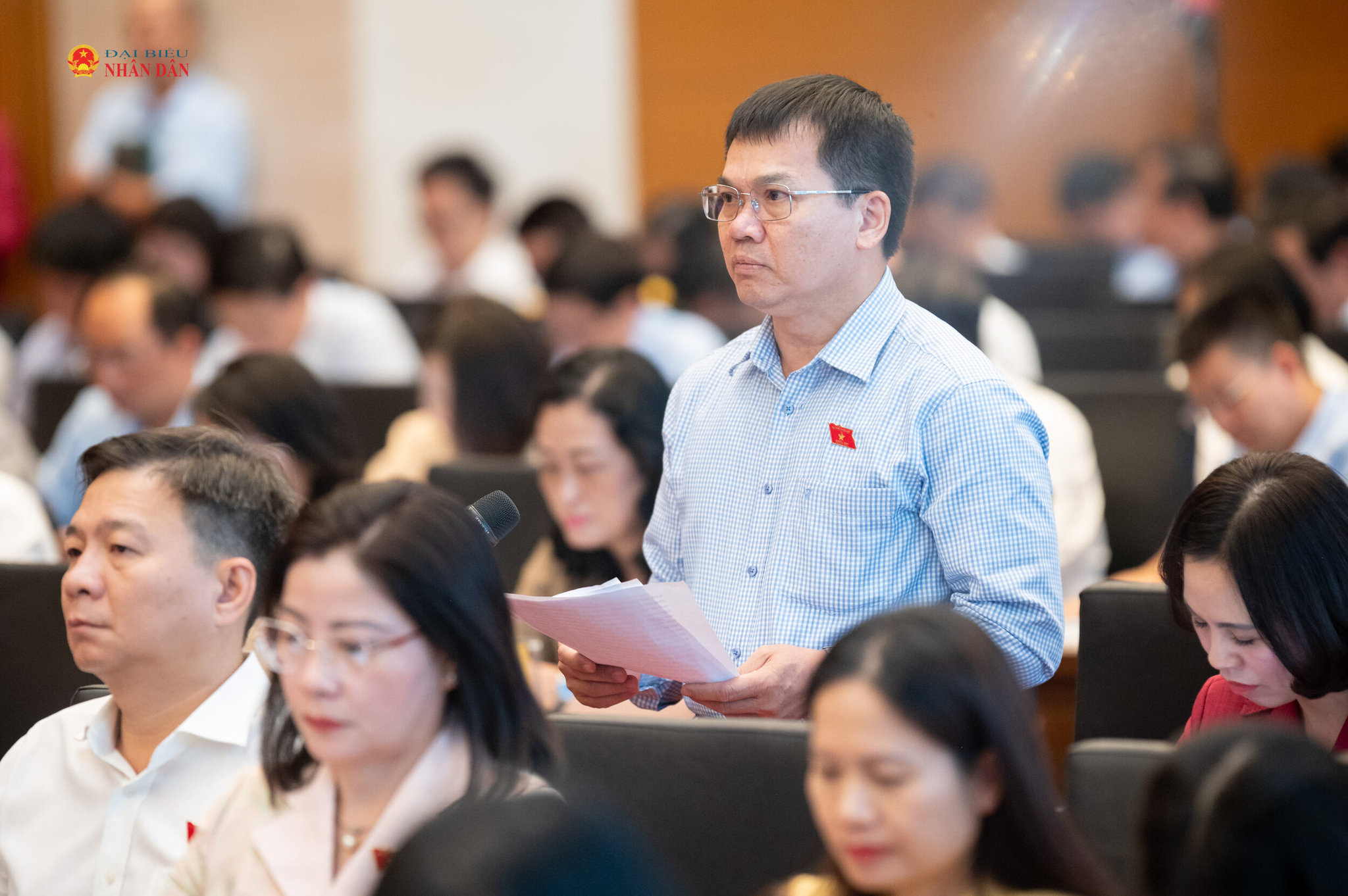 Phó Trưởng đoàn ĐBQH chuyên trách tỉnh Lâm Đồng Dương Khắc Mai phát biểu