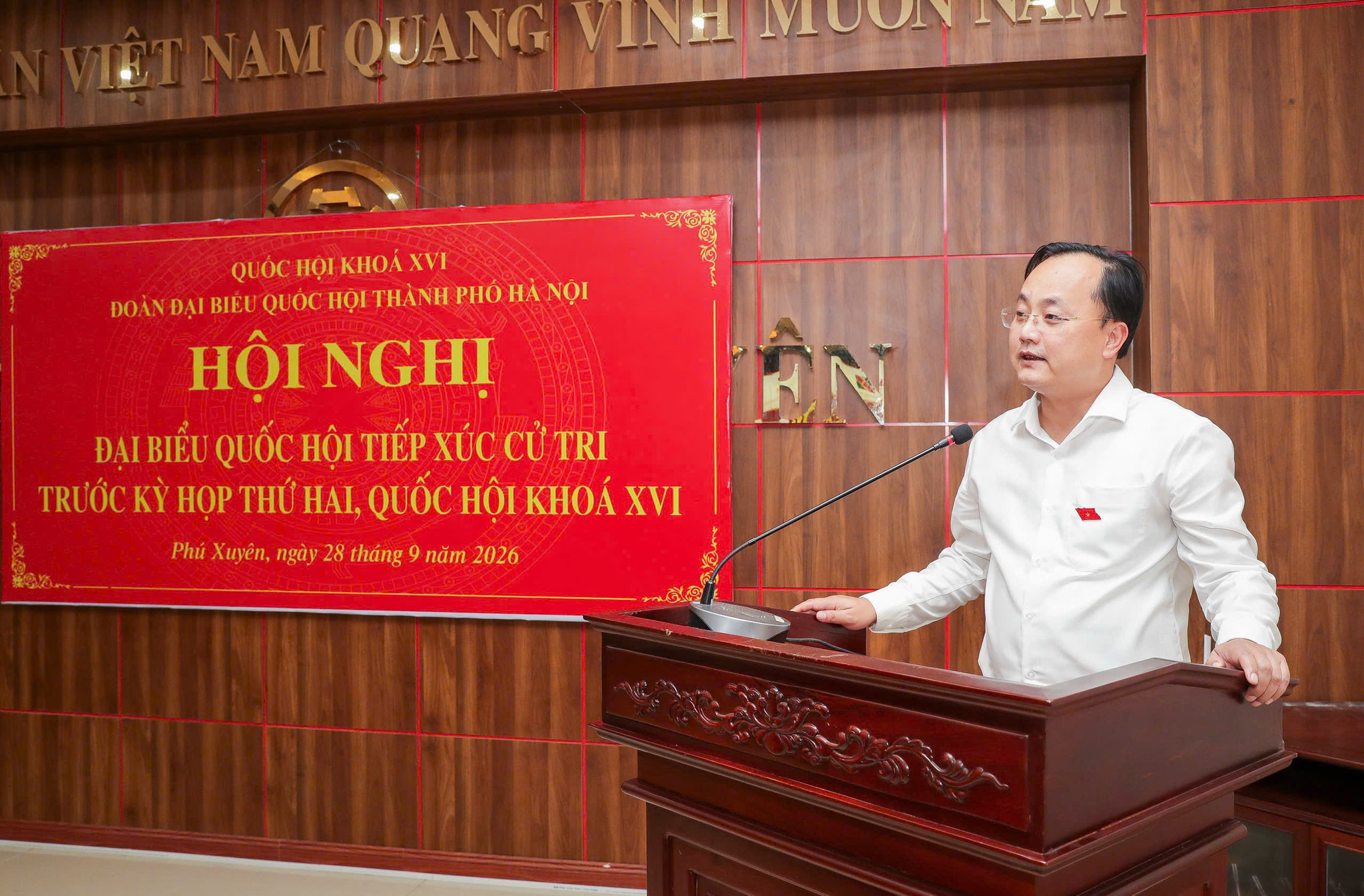 Đại biểu Quốc hội khóa XVI, Bí thư Đảng ủy, Chủ tịch Hội đồng thành viên Agribank Tô Huy Vũ phát biểu tại Hội nghị.
