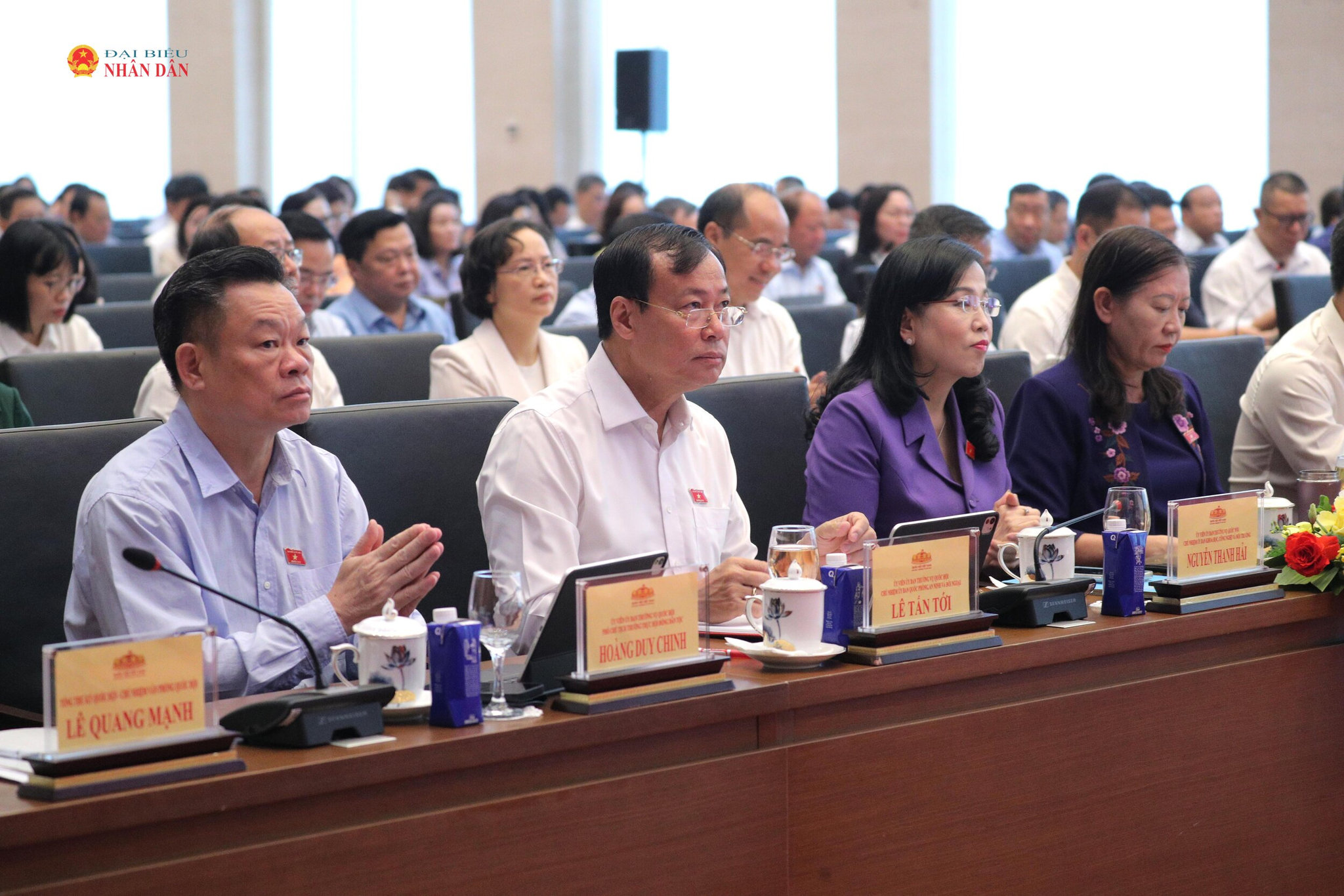 Các đại biểu dự 6