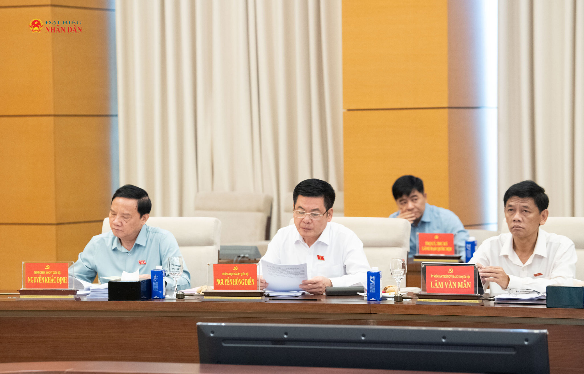 Các đại biểu dự hội nghị.1