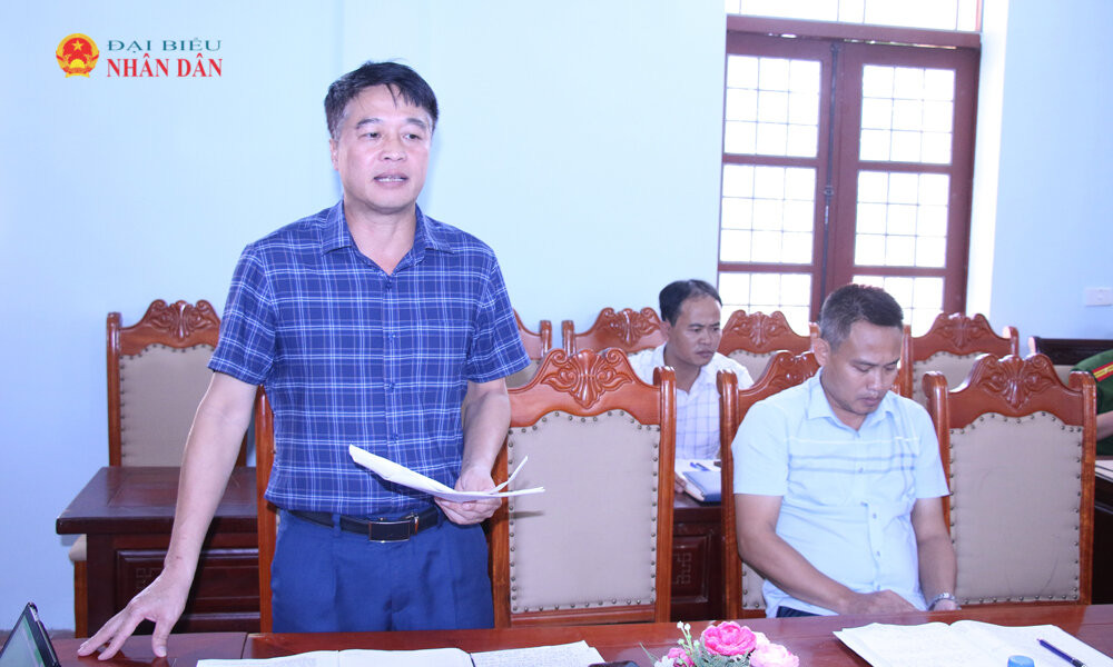 Phó Bí thư Đảng ủy, Chủ tịch UBND phường Kép Hoàng Mạnh Tuấn giải trình làm rõ một số nội dung tại buổi làm việc