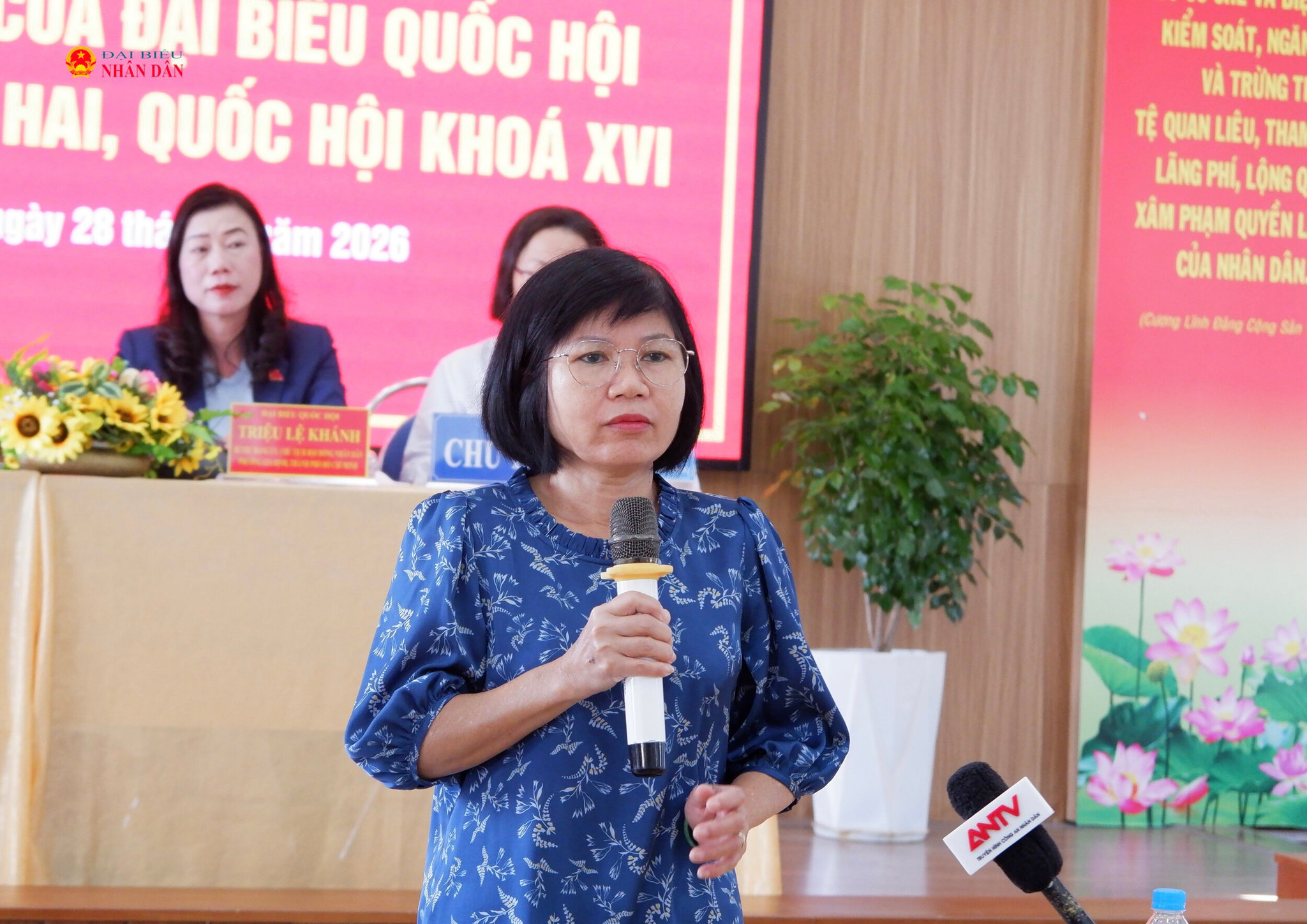 Cử tri phát biểu ý kiến tại hội nghị