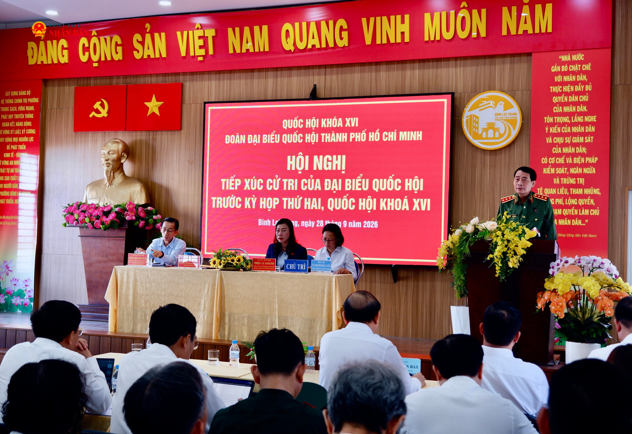 Quang cảnh hội nghị tiếp xúc cử tri