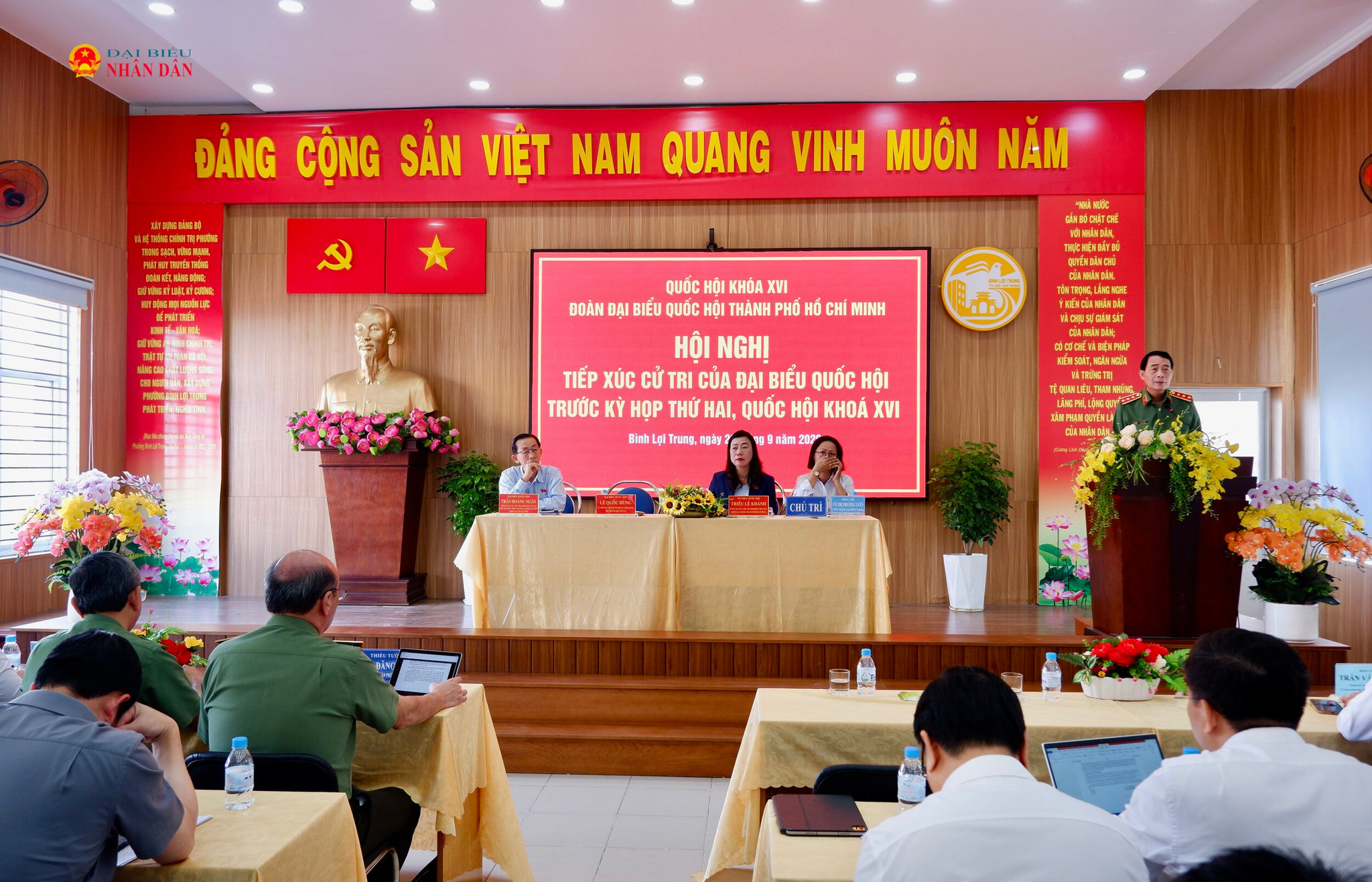 Quang cảnh hội nghị tiếp xúc cử tri