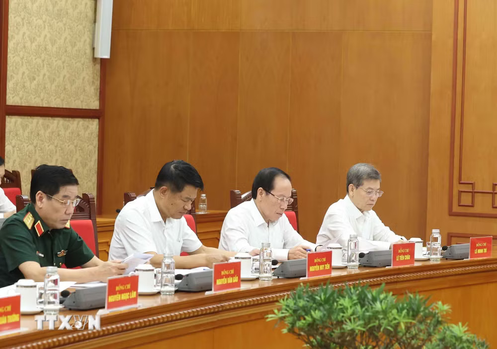 Các đại biểu tham dự buổi làm việc
