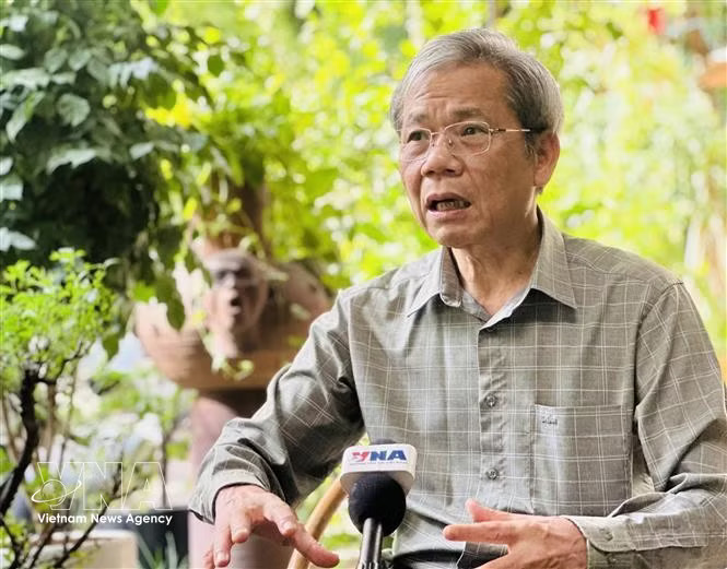 Ambassador, Dr. Ton Sinh Thanh gives an interview to the Vietnam News Agency. (Photo: VNA) vnanet-tolam2.jpg