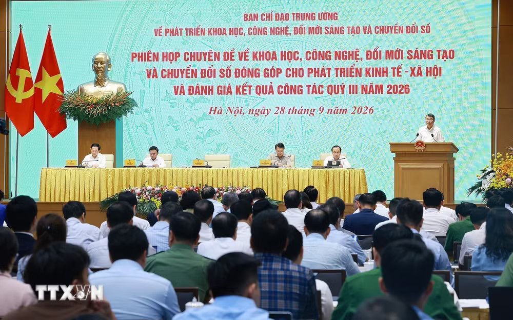 Thủ tướng Lê Minh Hưng, Trưởng Ban Chỉ đạo Trung ương về phát triển khoa học, công nghệ, đổi mới sáng tạo và chuyển đổi số chủ trì phiên họp