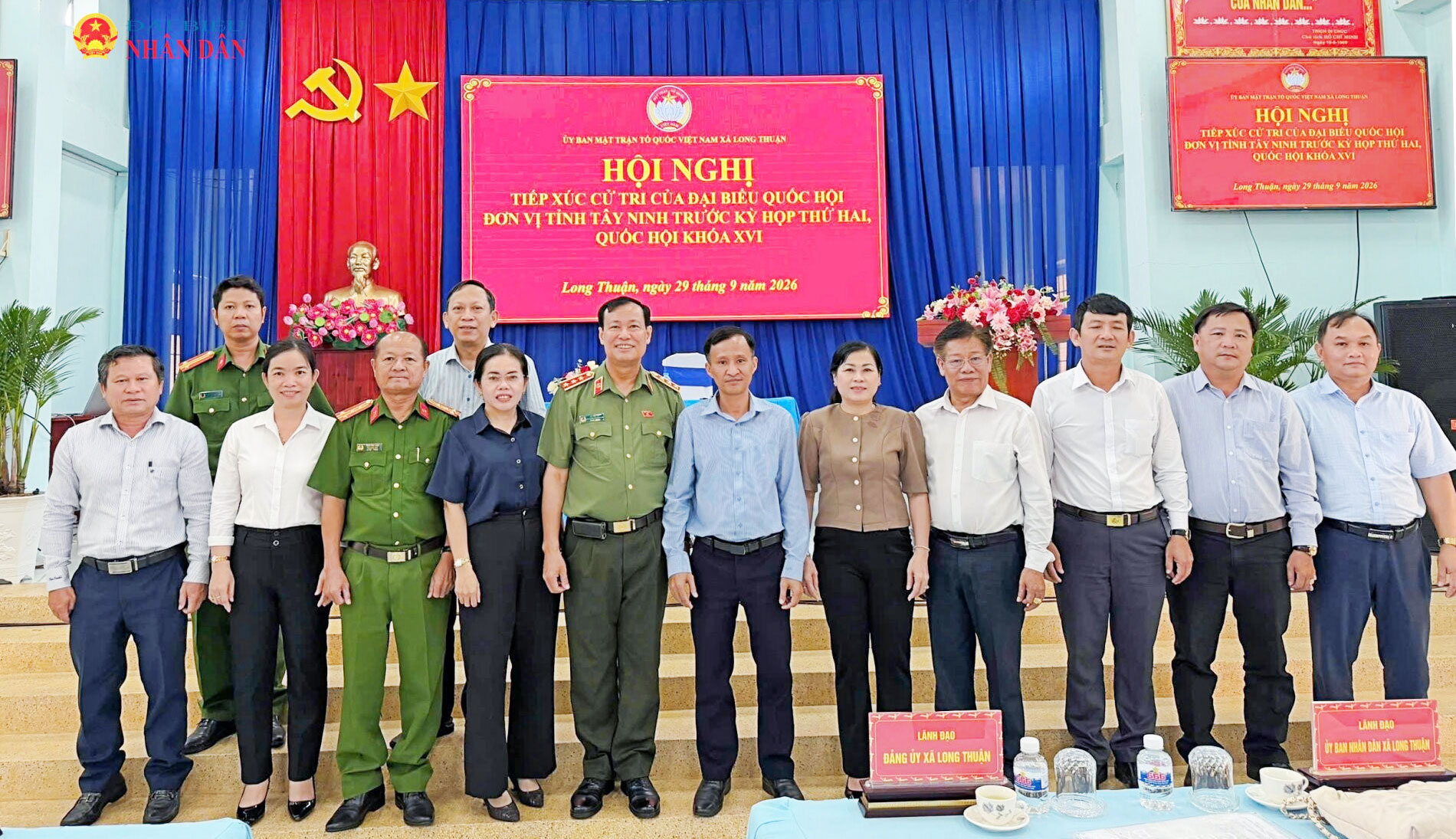 Chủ nhiệm Ủy ban Quốc phòng, An ninh và Đối ngoại, Thượng tướng Lê Tấn Tới với các đại biểu tiếp xúc cử tri xã Long Thuận, tỉnh Tây Ninh