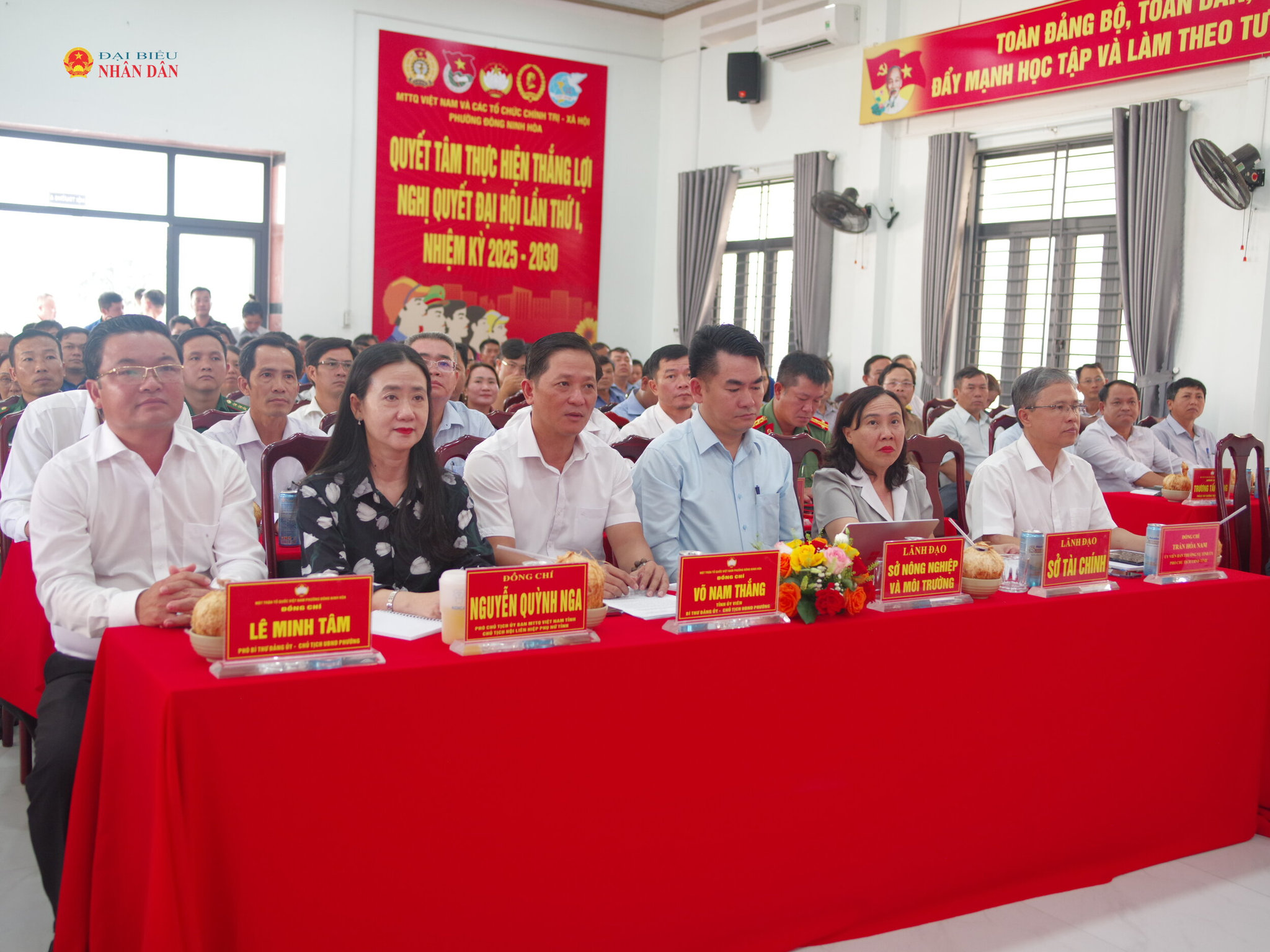 Các đại biểu tham dự buổi tiếp xúc