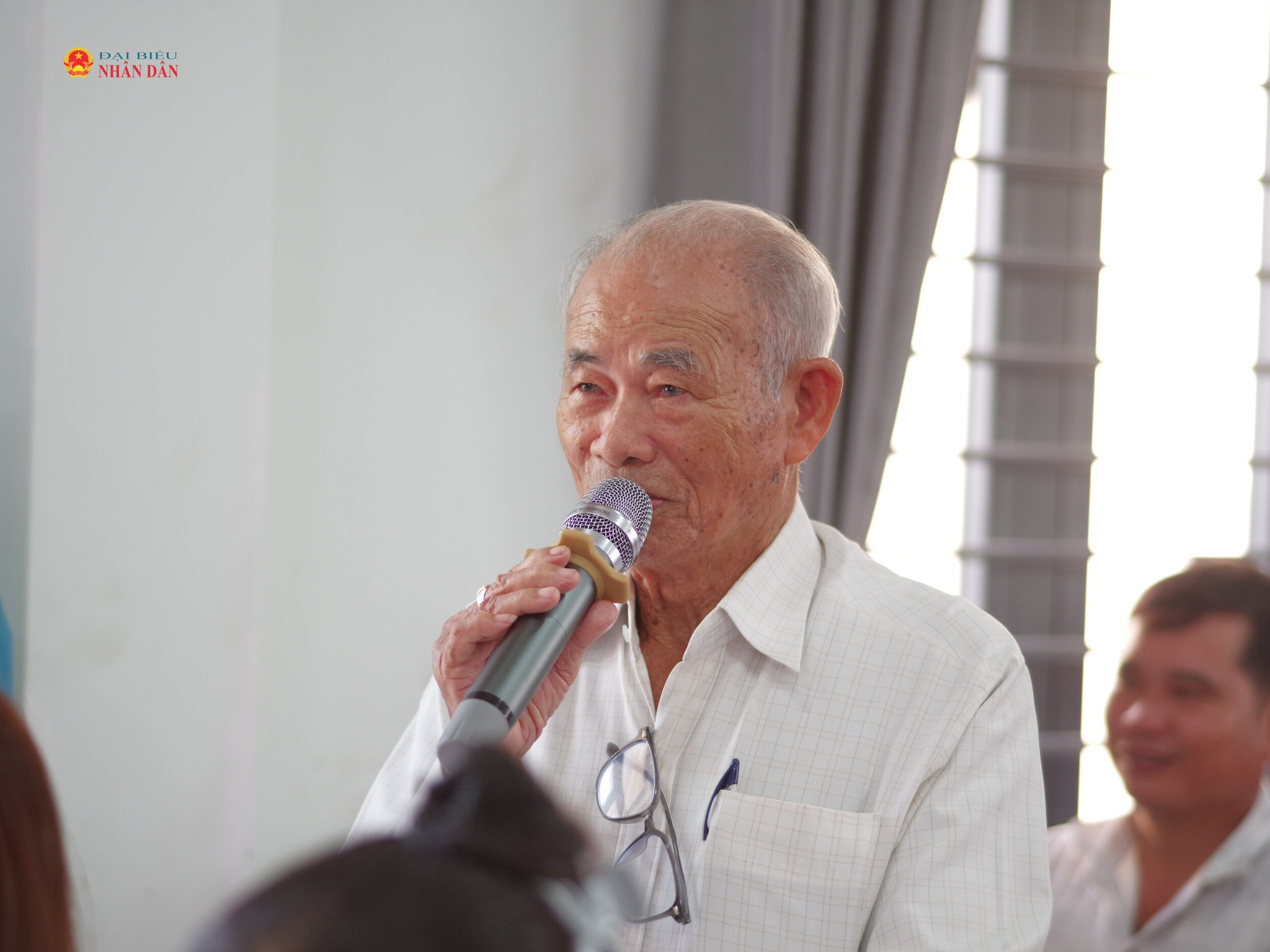 Cử tri phát biểu ý kiến, kiến nghị tại buổi tiếp xúc