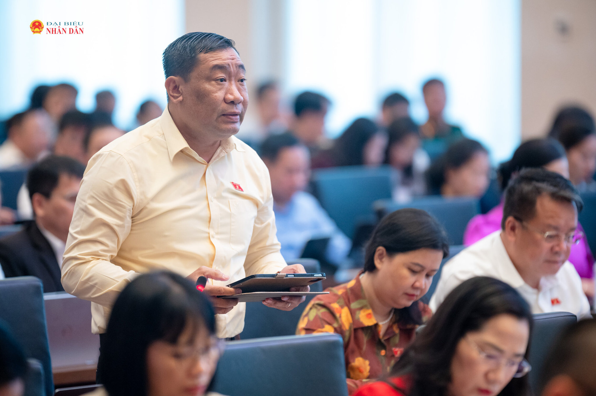 Phó Trưởng đoàn ĐBQH chuyên trách tỉnh Vĩnh Long Thạch Phước Bình phát biểu