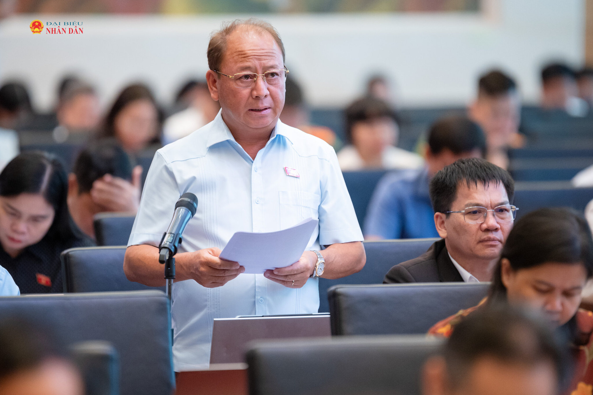 Phó Trưởng đoàn ĐBQH chuyên trách tỉnh Lào Cai Sùng A Lềnh phát biểu