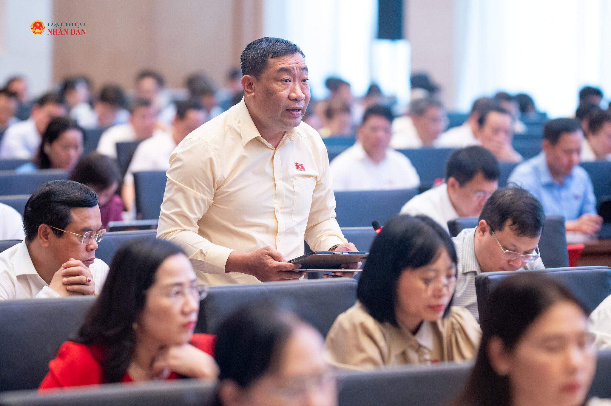 Phó Trưởng đoàn ĐBQH chuyên trách tỉnh Vĩnh Long Thạch Phước Bình phát biểu