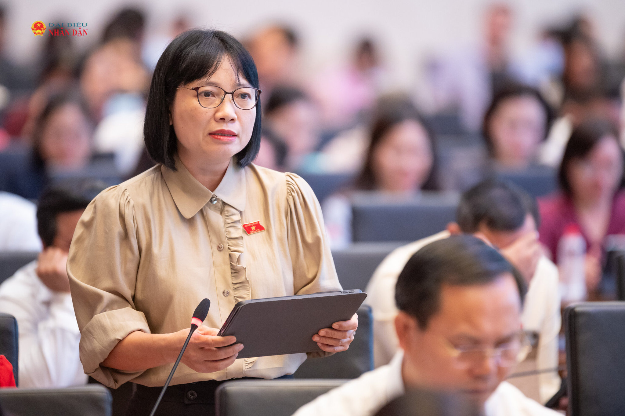 Phó Trưởng đoàn đại biểu Quốc hội chuyên trách thành phố Hải Phòng Nguyễn Thị Việt Nga phát biểu