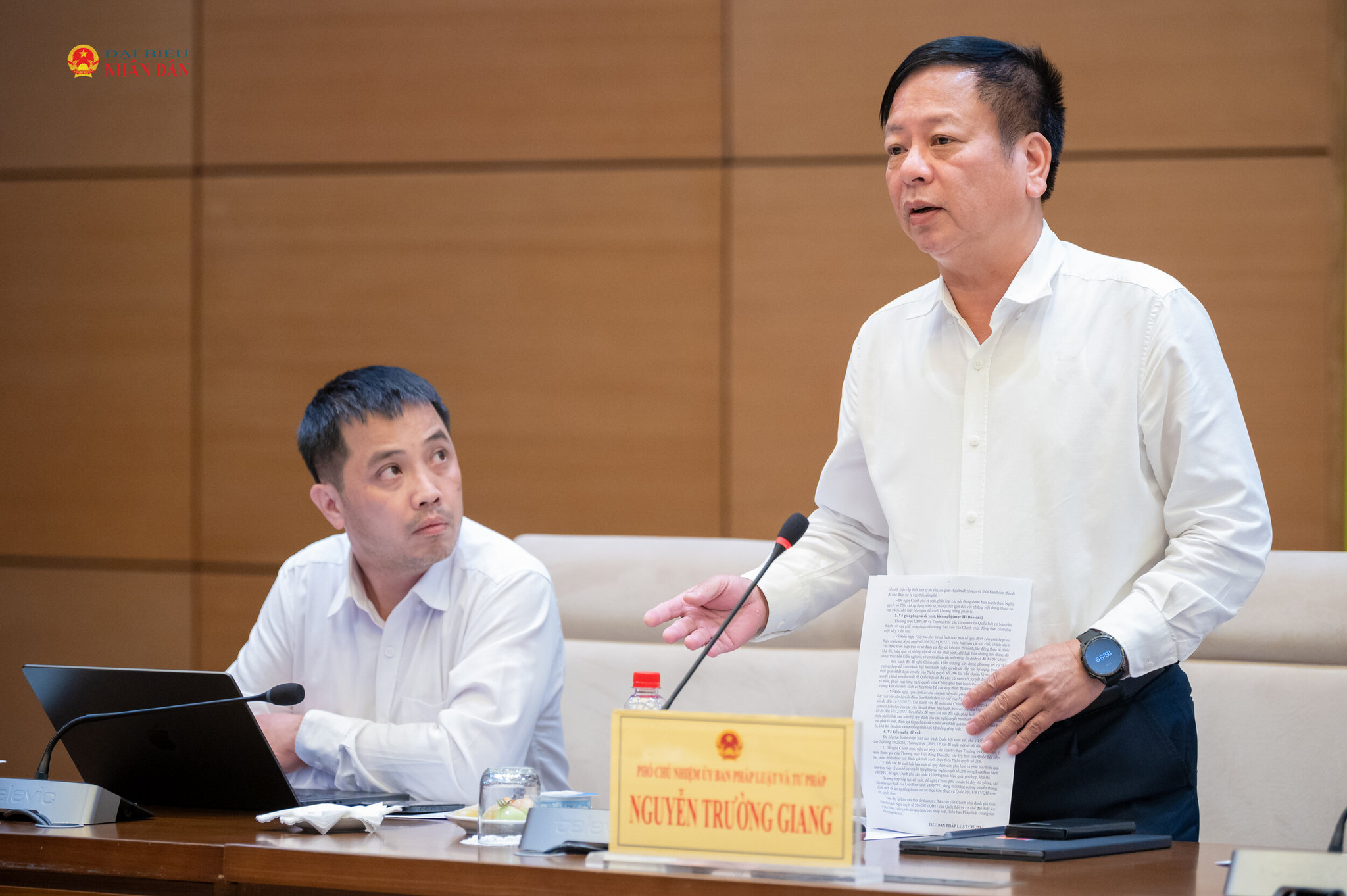 Phó Chủ nhiệm Ủy ban Pháp luật và Tư pháp Nguyễn Trường Giang phát biểu