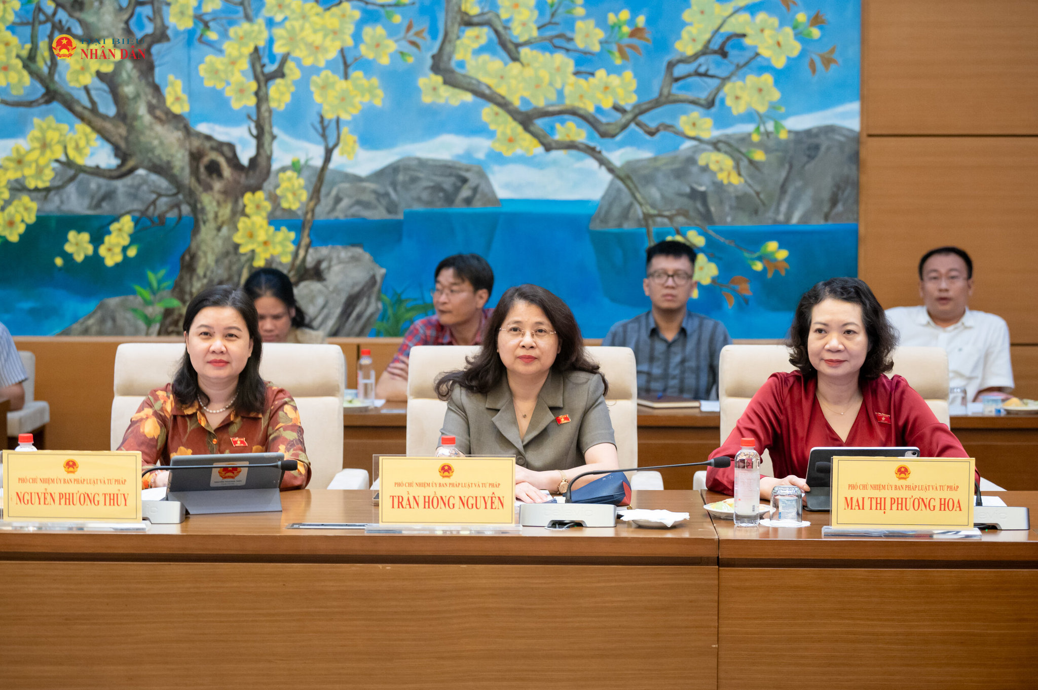 Các đại biểu tham dự phiên họp