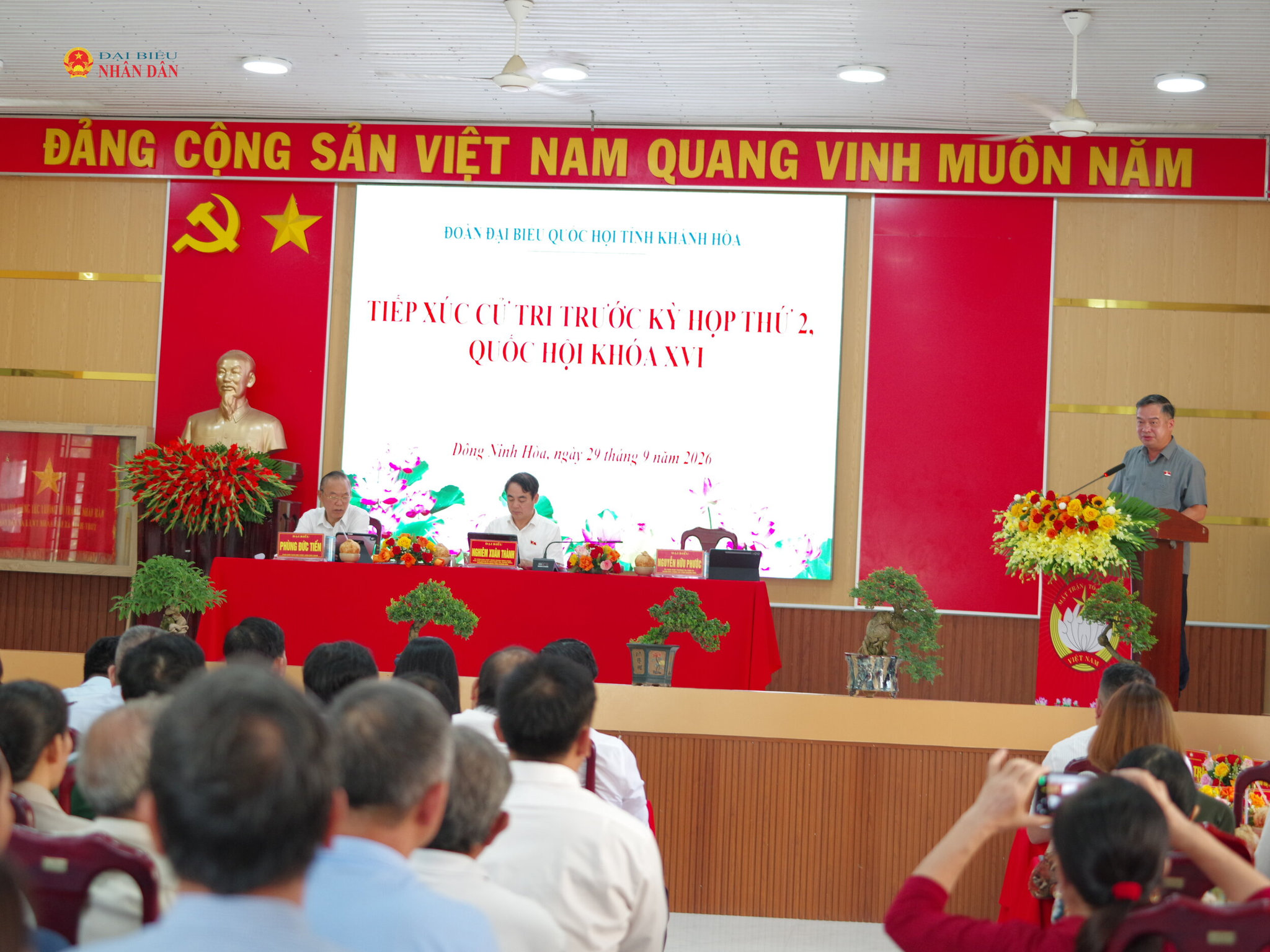 Quang cảnh buổi tiếp xúc
