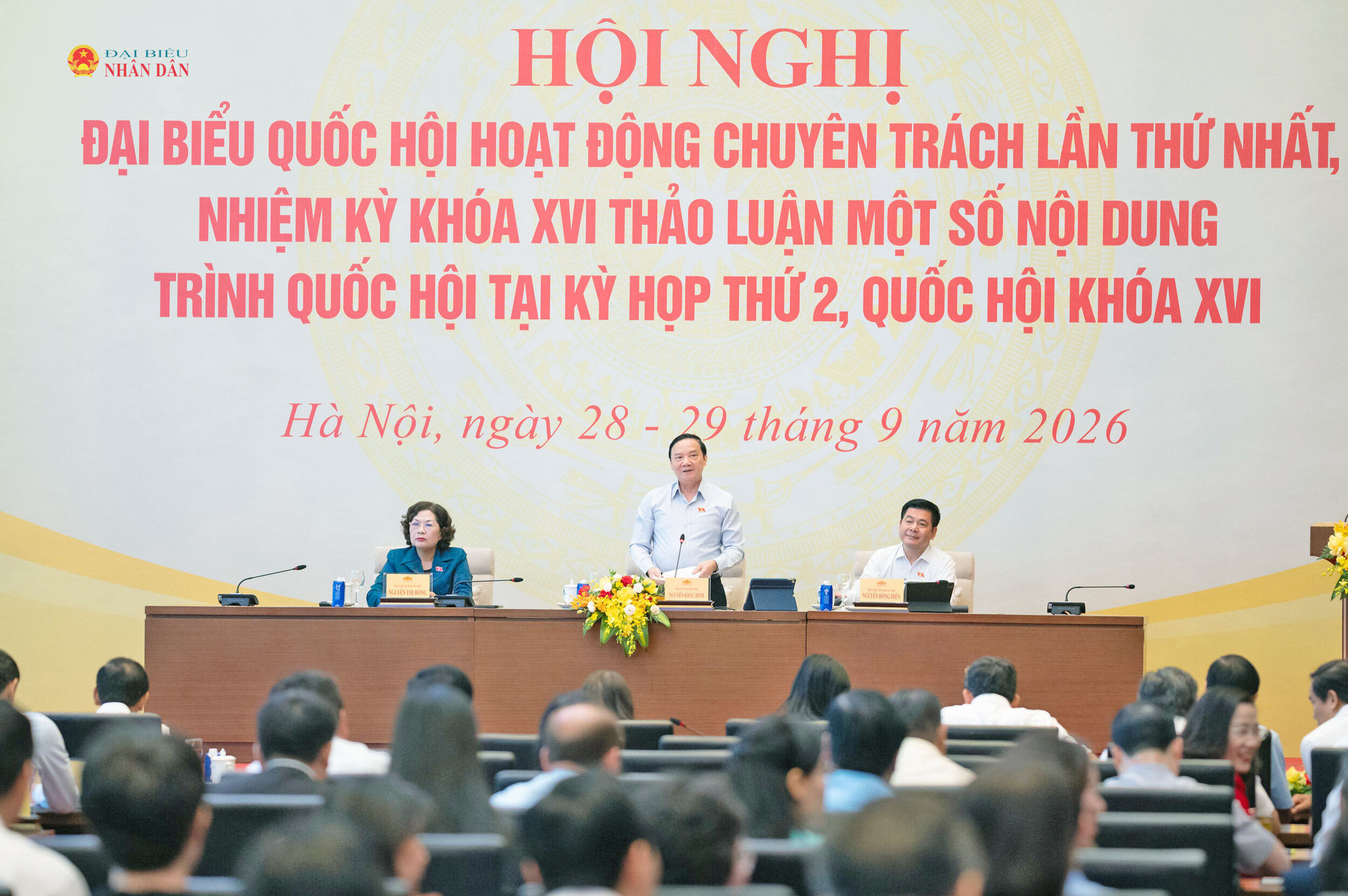 Phó Chủ tịch Quốc hội Nguyễn Khắc Định điều hành hội nghị
