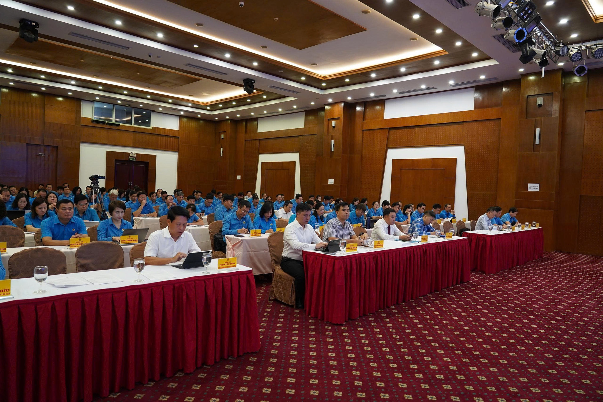 Các đại biểu tham dự hội nghị