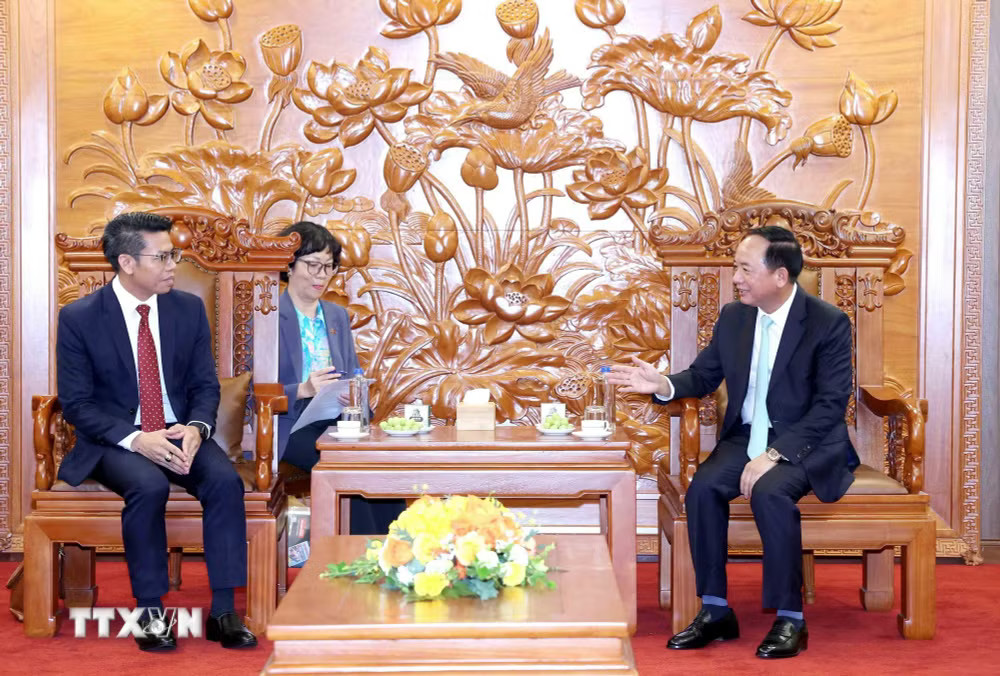 Trưởng Ban Tuyên giáo Trung ương Trịnh Văn Quyết tiếp Phó Trưởng Ban Tuyên huấn Trung ương Đảng Nhân dân cách mạng Lào Sakhone Phommalath