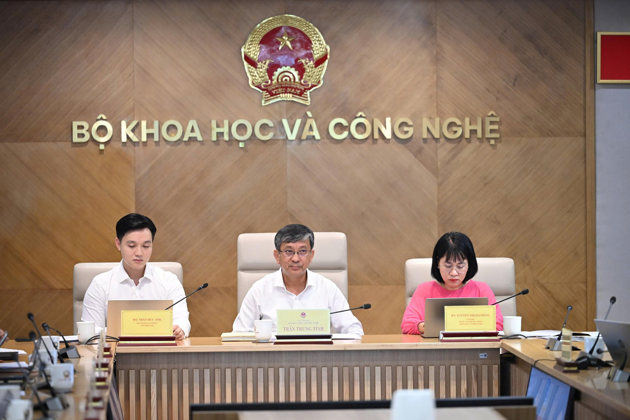 Thứ trưởng Bộ Khoa học và Công nghệ Trần Trung Tính chủ trì buổi họp báo