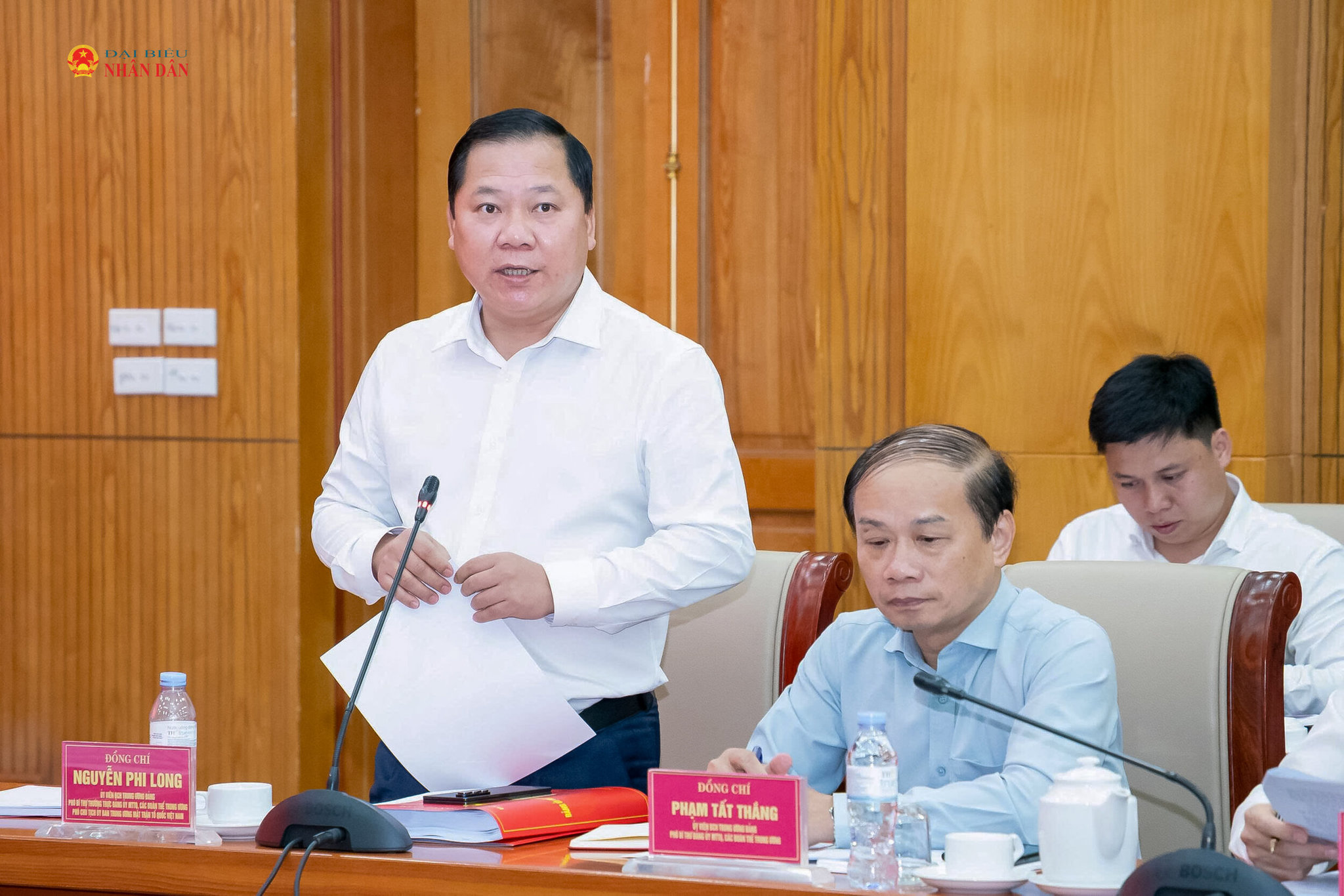 Phó Bí thư Thường trực Đảng ủy Mặt trận Tổ quốc, các đoàn thể Trung ương, Phó Chủ tịch Ủy ban Trung ương Mặt trận Tổ quốc Việt Nam Nguyễn Phi Long phát biểu