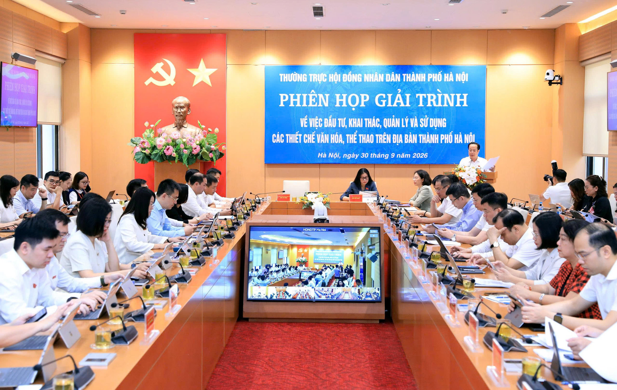 Quang cảnh phiên giải trình
