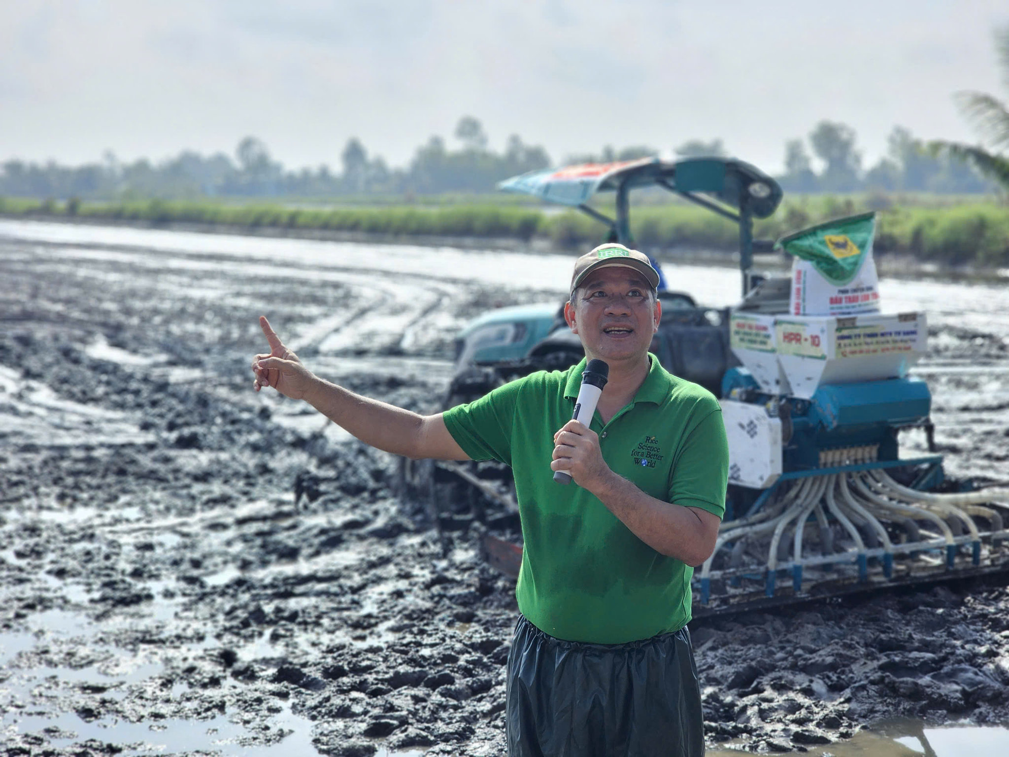 PGS. TS. Nguyễn Văn Hùng - Chuyên gia cao cấp, Viện Nghiên cứu Lúa gạo Quốc tế (IRRI) trao đổi về giải pháp canh tác dựa trên dữ liệu đồng ruộng