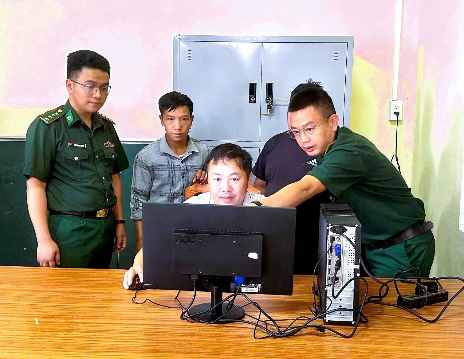 Đồn Biên phòng Lũng Cú, Bộ đội Biên phòng tỉnh Tuyên Quang đồng hành cùng địa phương trong phong trào Bình dân học vụ số.