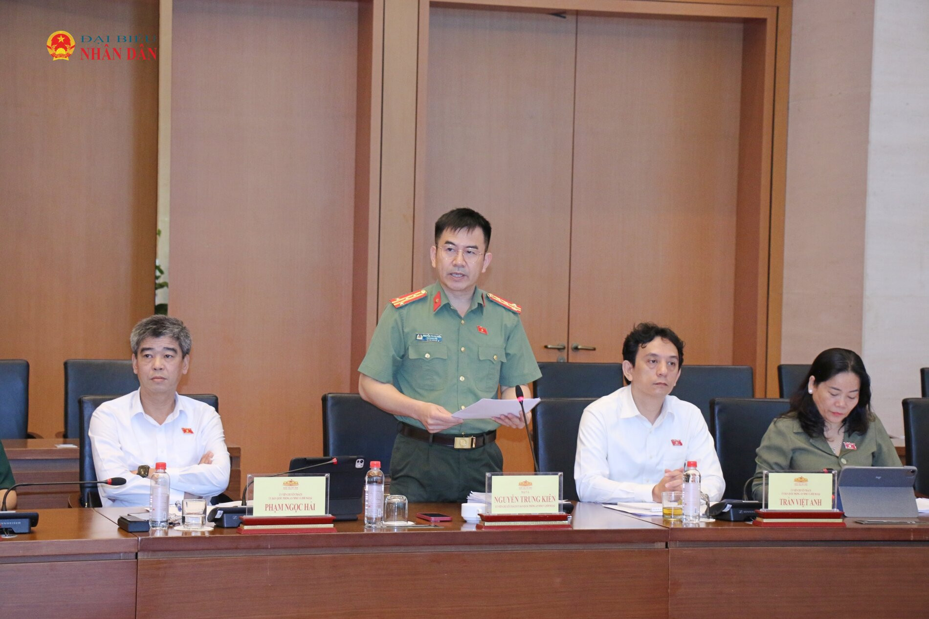 ĐBQH hoạt động chuyên trách tại Ủy ban Quốc phòng, An ninh và Đối ngoại, Đại tá Nguyễn Trung Kiên phát biểu