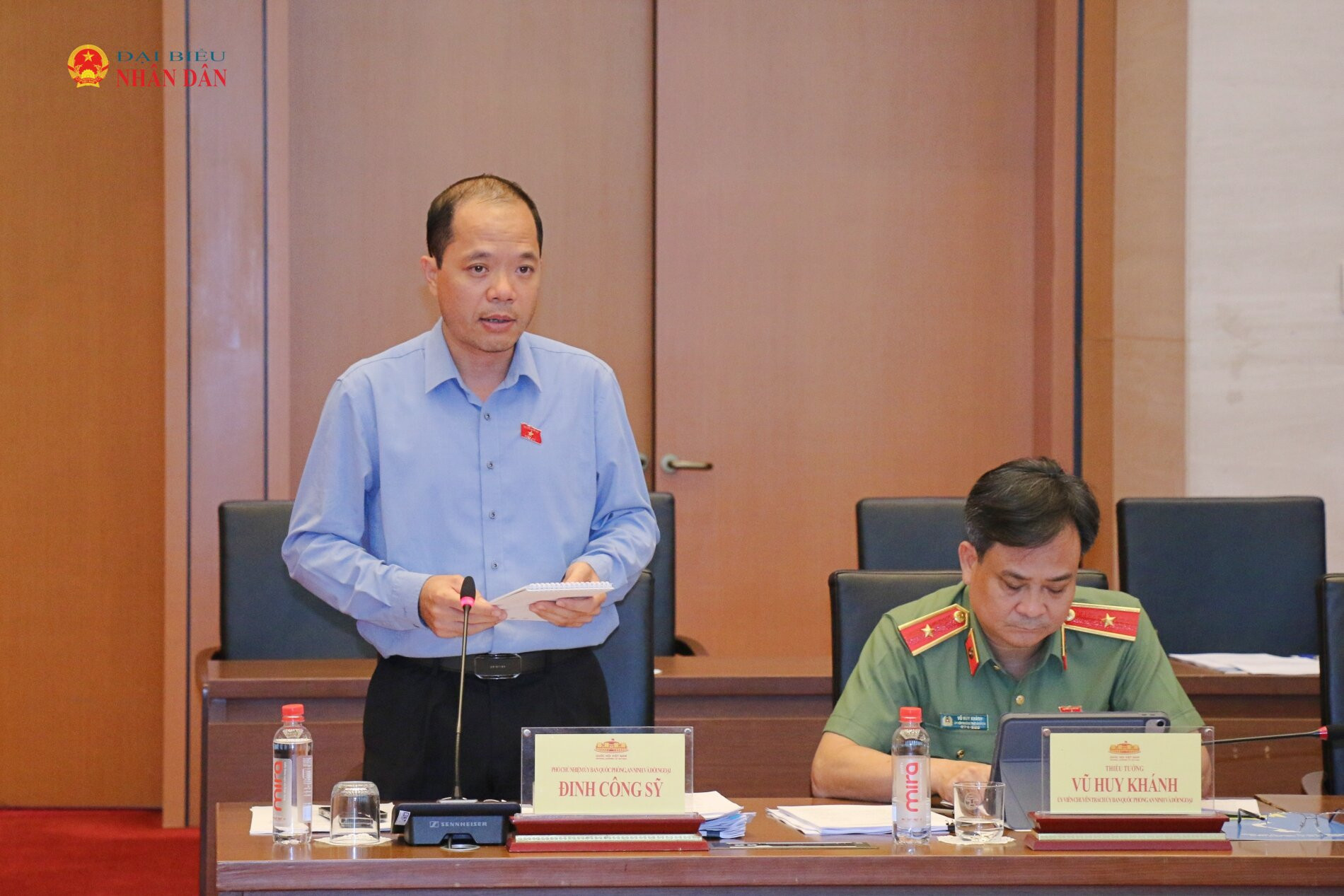 Phó Chủ nhiệm Ủy ban Quốc phòng, An ninh và Đối ngoại Đinh Công Sỹ phát biểu