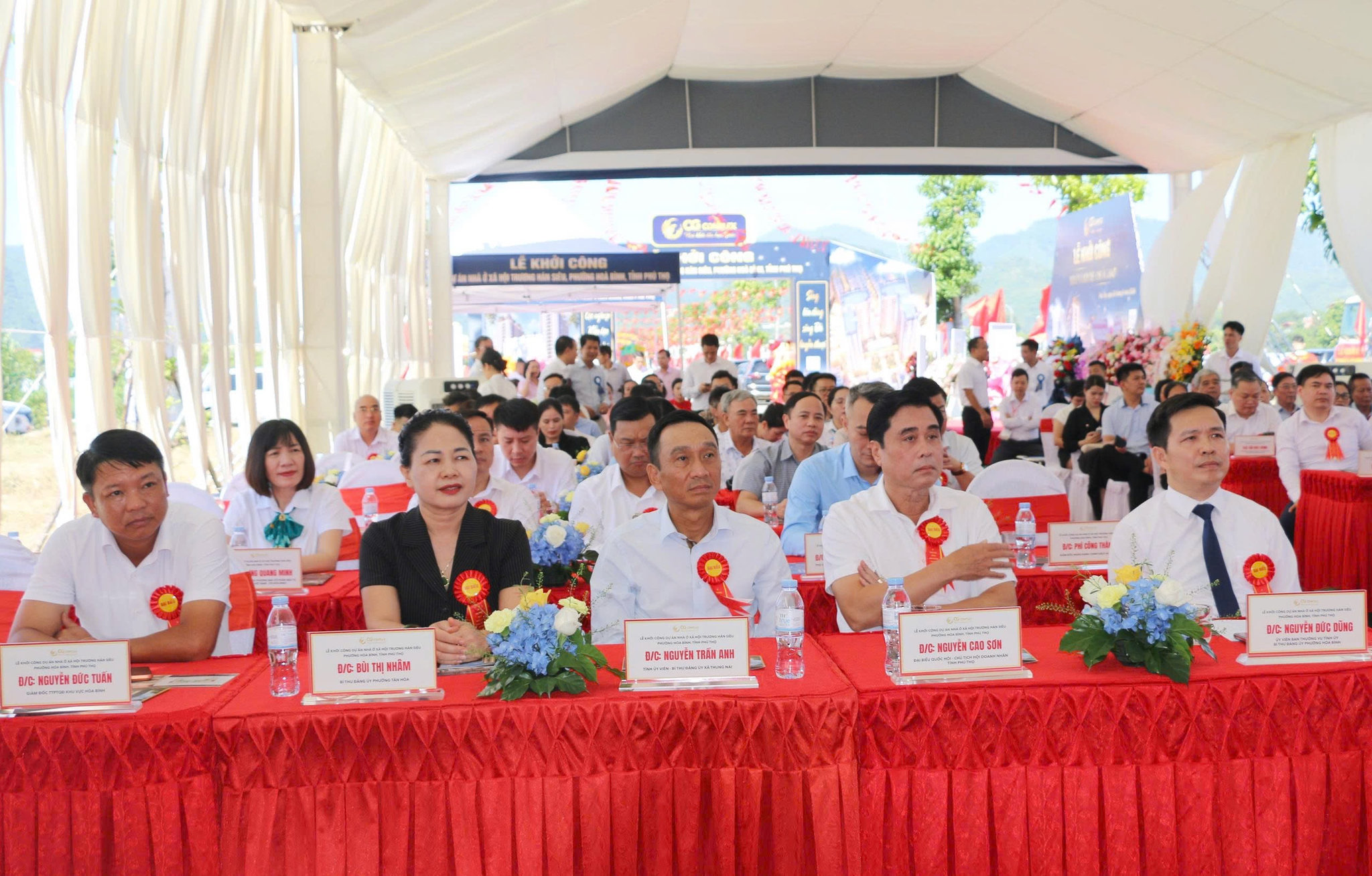 Các đại biểu tham dự buổi lễ