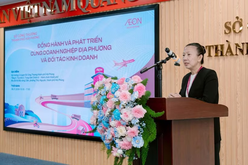 Nguyen Thi Ngoc Hue, Senior Director of Human Resources Strategy and Brand at Aeon Vietnam, speaks at an event. (Photo: Aeon Vietnam)