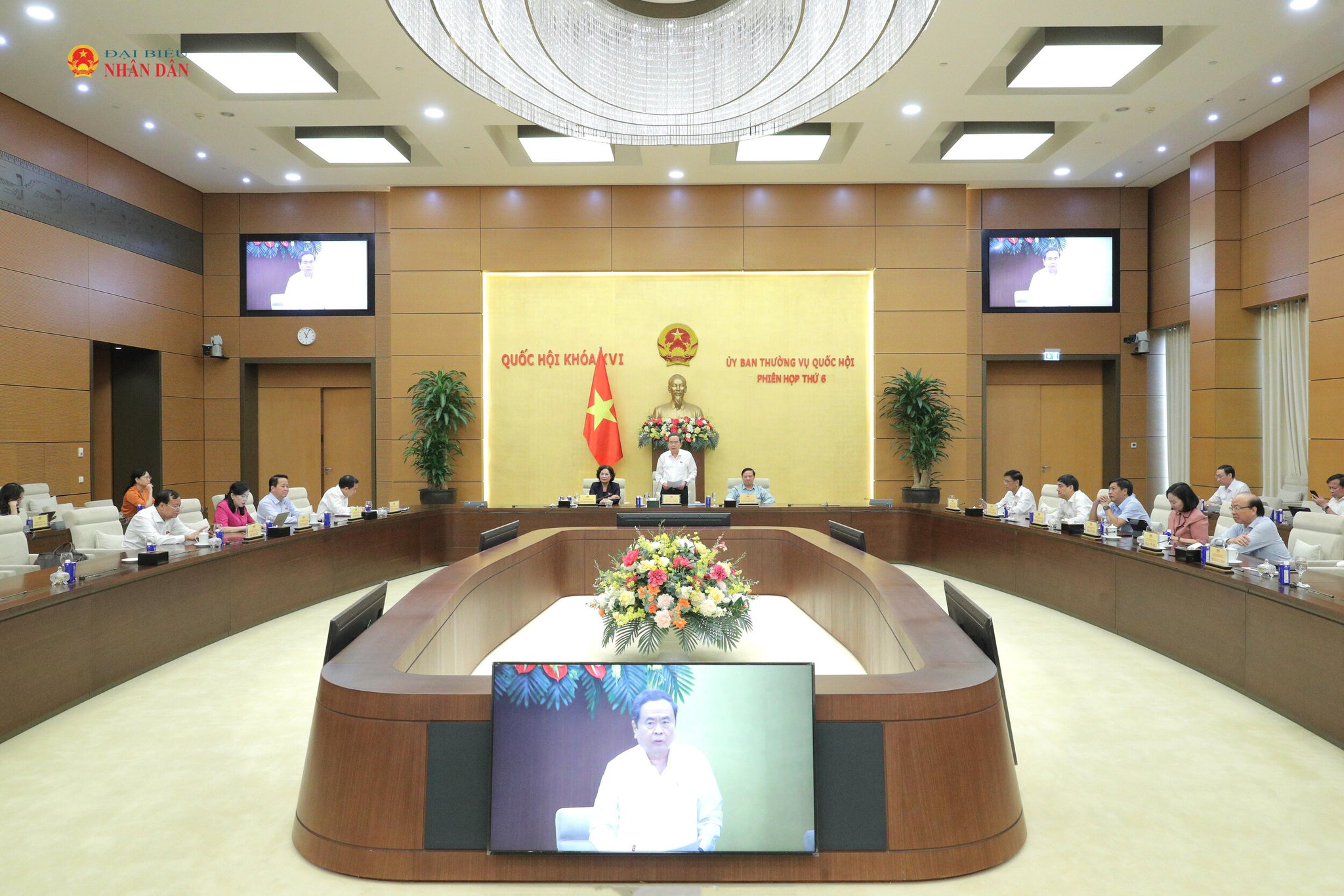 Toàn cảnh