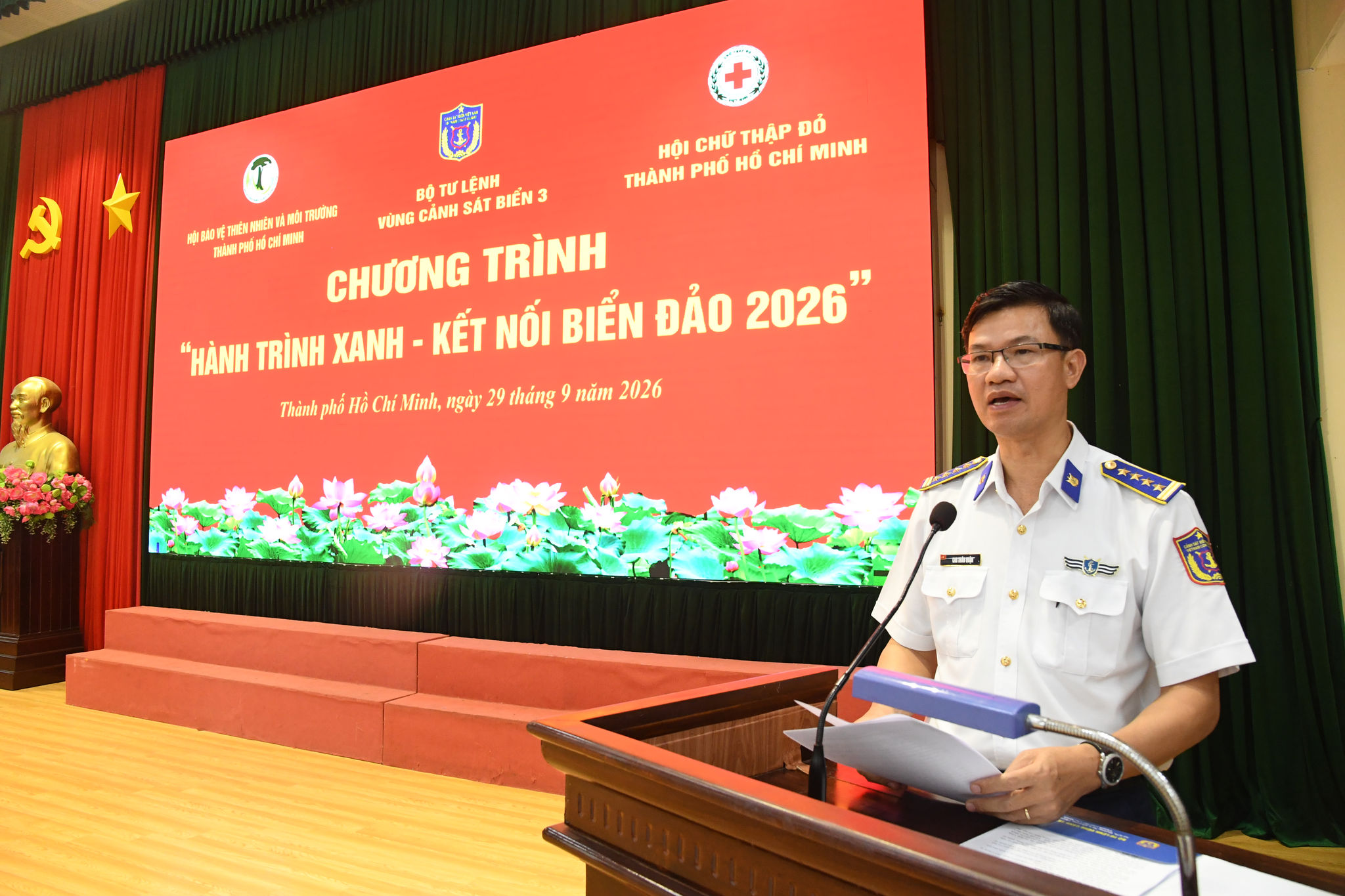 TP. Hồ Chí Minh Cùng ngư dân giữ biển xanh từ mỗi chuyến vươn khơi Đại tá cao Xuân Quận, Phó Chinha ủy Bộ tư Lệnh Vùng phát biểu tại chương trình