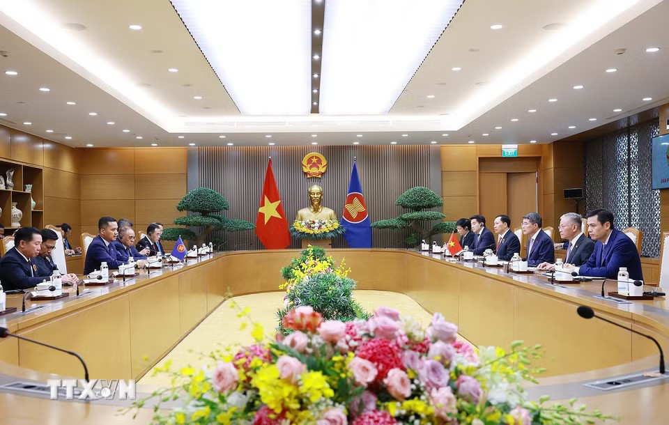 Thủ tướng Lê Minh Hưng tiếp Trưởng đoàn các nước tham dự Hội nghị các nước ASEAN về hợp tác đấu tranh với tội phạm truy nã