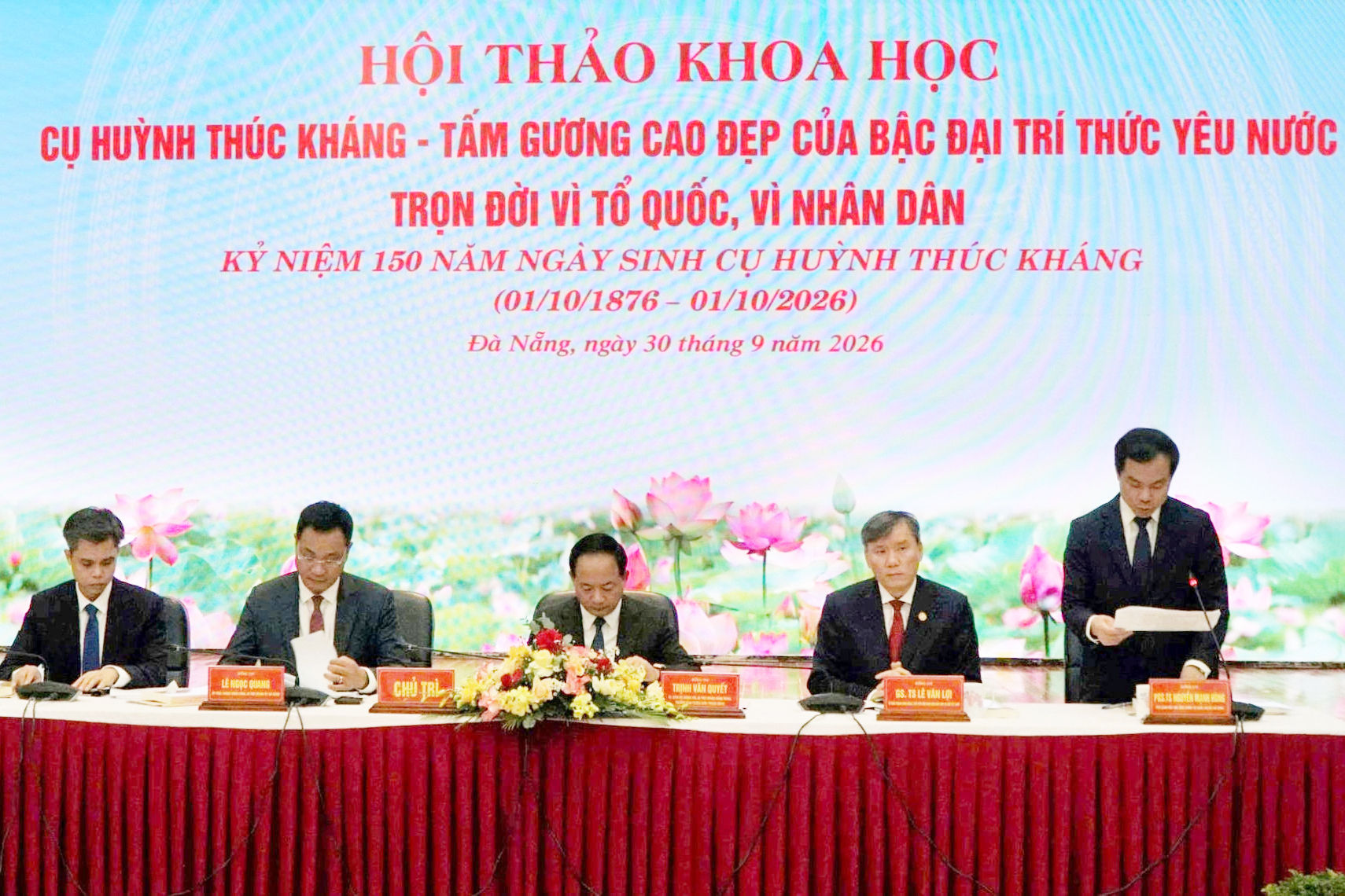 Các đại biểu dự Hội thảo khoa học “Cụ Huỳnh Thúc Kháng - Tấm gương cao đẹp của bậc đại trí thức yêu nước, trọn đời vì Tổ quốc, vì nhân dân”