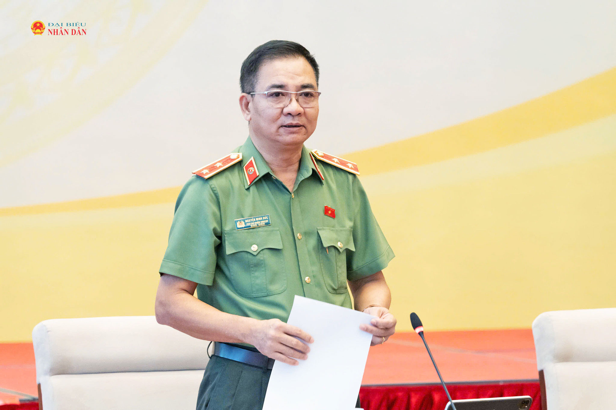 Phó Chủ nhiệm Ủy ban Quốc phòng, An ninh và Đối ngoại, Trung tướng Nguyễn Minh Đức phát biểu tại phiên họp