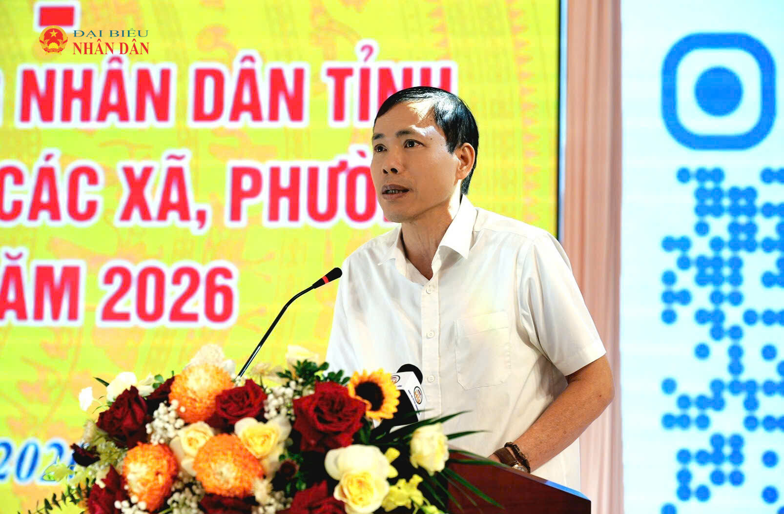Chánh Văn phòng Đoàn ĐBQH và HĐND tỉnh Nguyễn Anh Hào giải đáp một số nội dung liên quan đến việc triển khai trang thiết bị chuyên dụng cho việc HĐND các xã, phường 4 phần mềm của Quốc hội thời gian sắp tới. Ảnh: Nguyễn Ánh