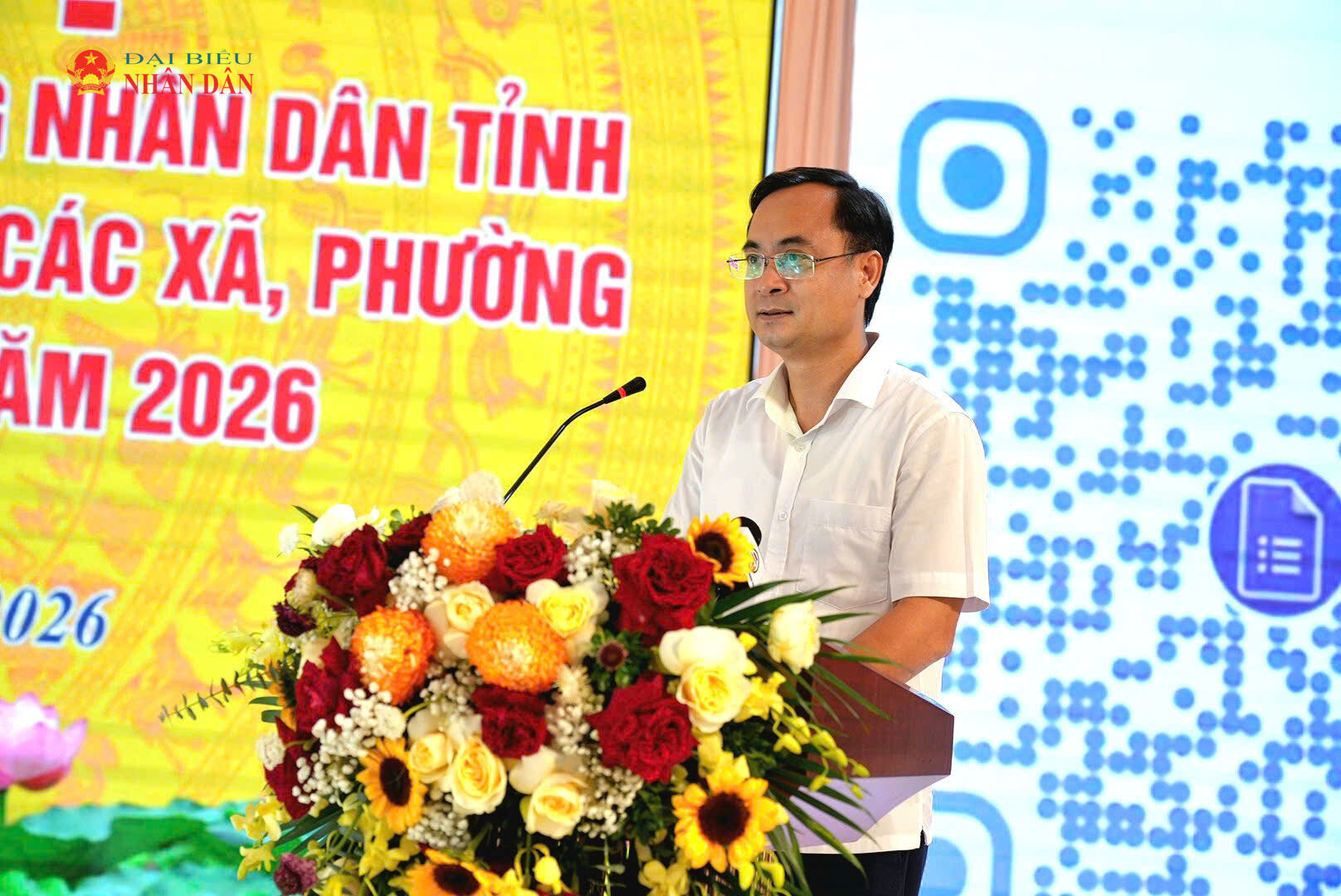 Đại diện Sở Nội vụ giải trình một số nội dung thuộc thẩm quyền đại biểu kiến nghị tại hội nghị