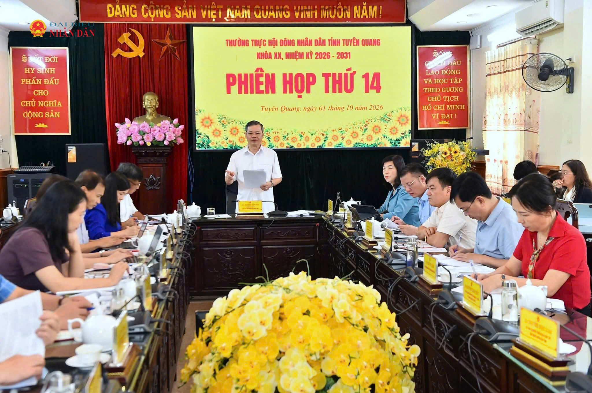 Phó Bí thư Tỉnh ủy, Chủ tịch HĐND tỉnh Nguyễn Văn Sơn kết luận phiên họp
