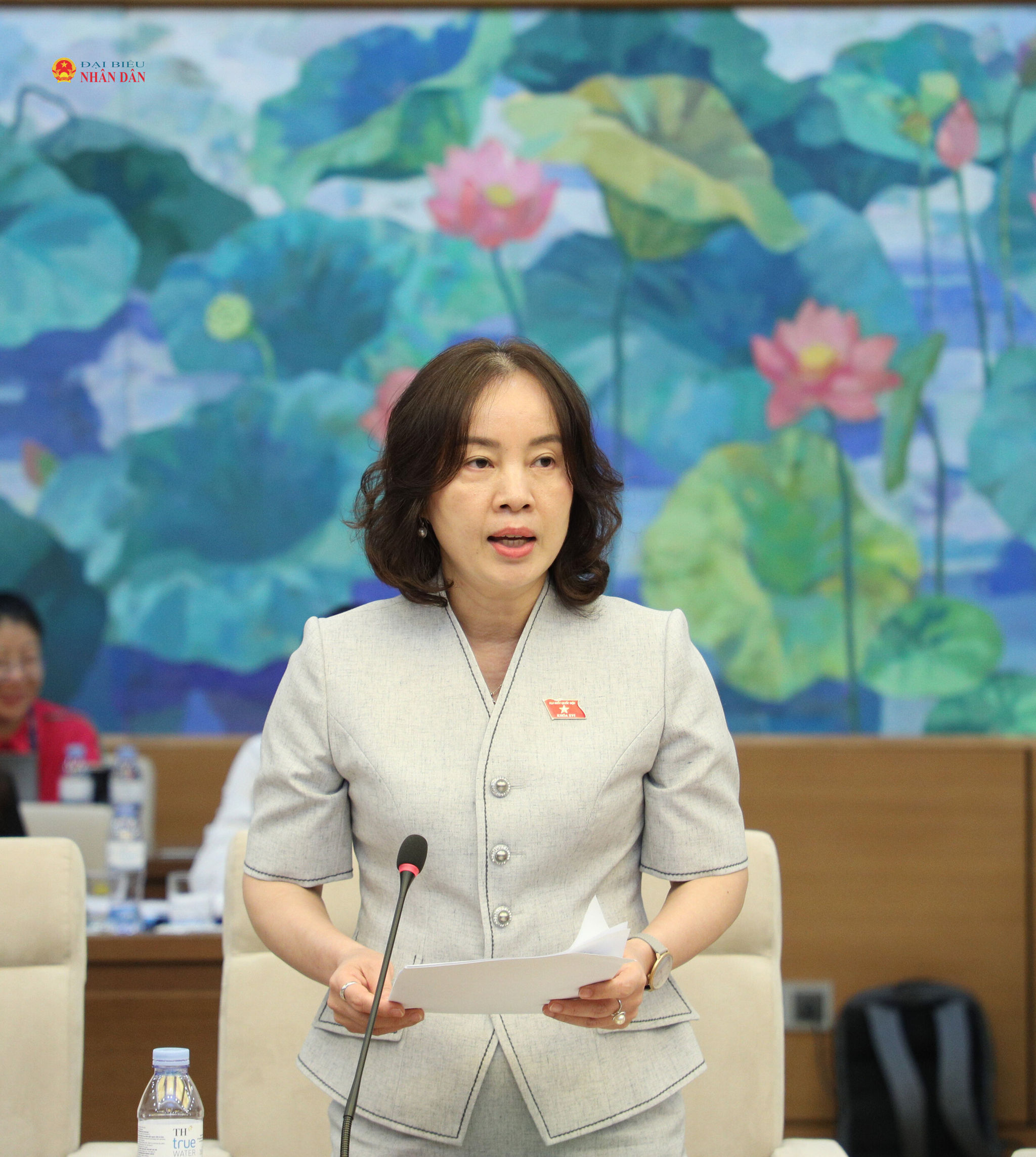 Ủy viên là đại biểu Quốc hội hoạt động chuyên trách tại Uỷ ban Khoa học, Công nghệ và Môi trường Nguyễn Thị Kim Anh phát biểu