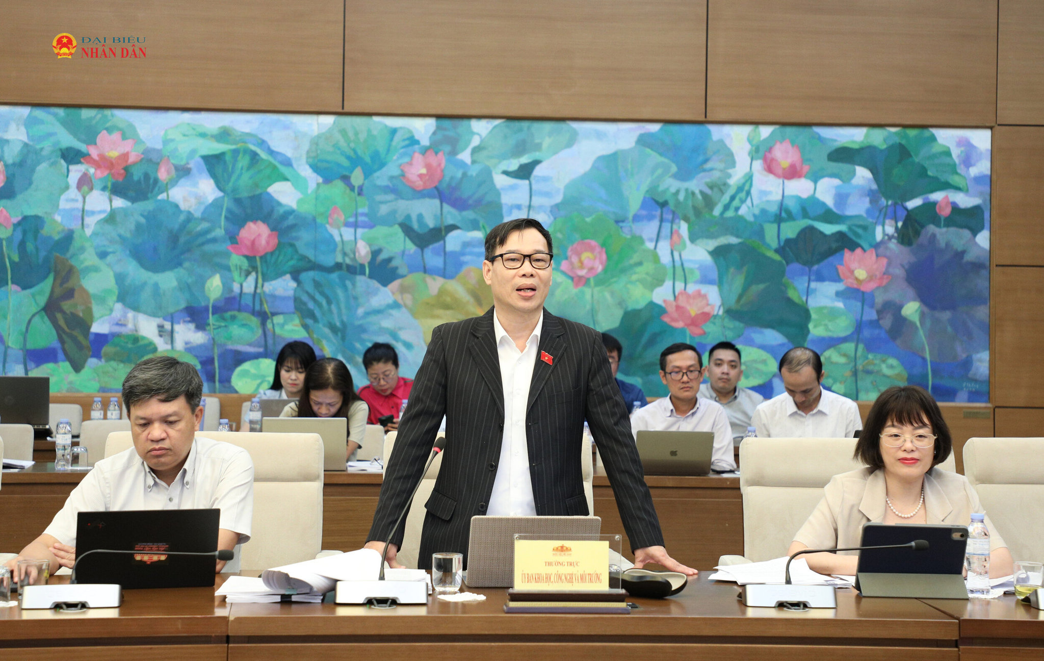 Phó Chủ nhiệm Ủy ban Khoa học, Công nghệ và Môi trường của Quốc hội Đỗ Đức Hồng Hà phát biểu