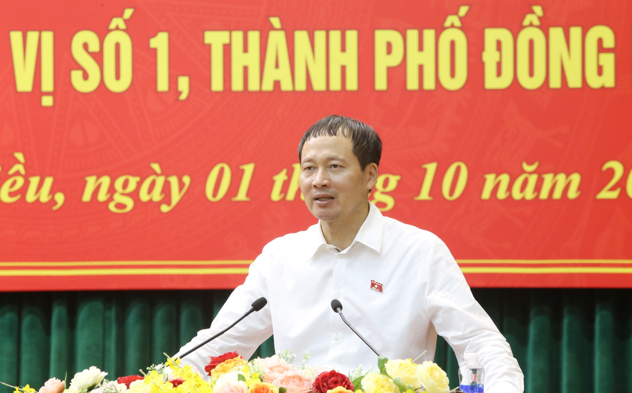 Bí thư Thành ủy, Trưởng Đoàn ĐBQH TP. Đồng Nai Vũ Hồng Văn phát biểu tại buổi tiếp xúc cử tri. Ảnh: Văn Dũng