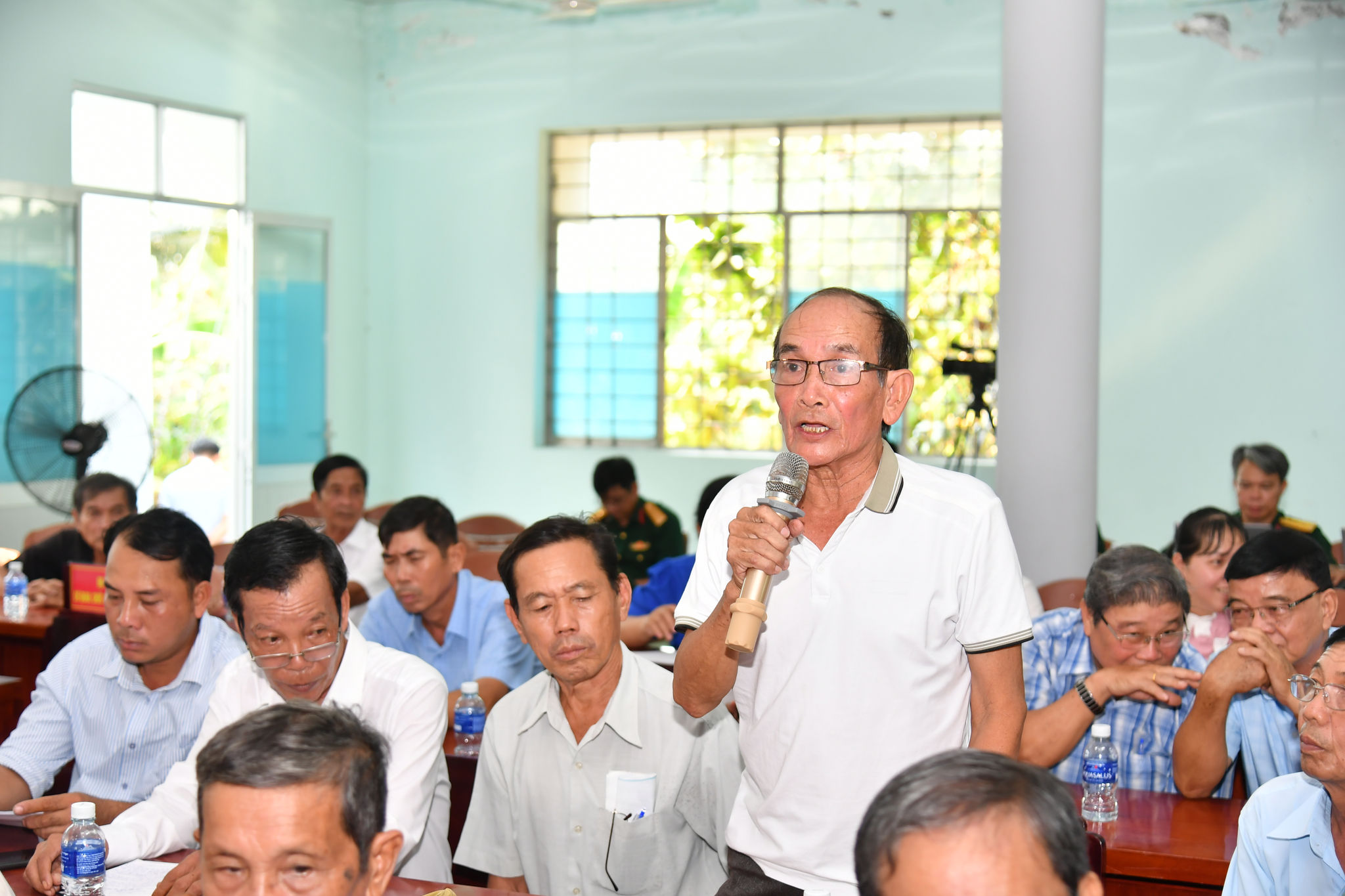 Cử tri xã Tân Hòa phát biểu tại hội nghị