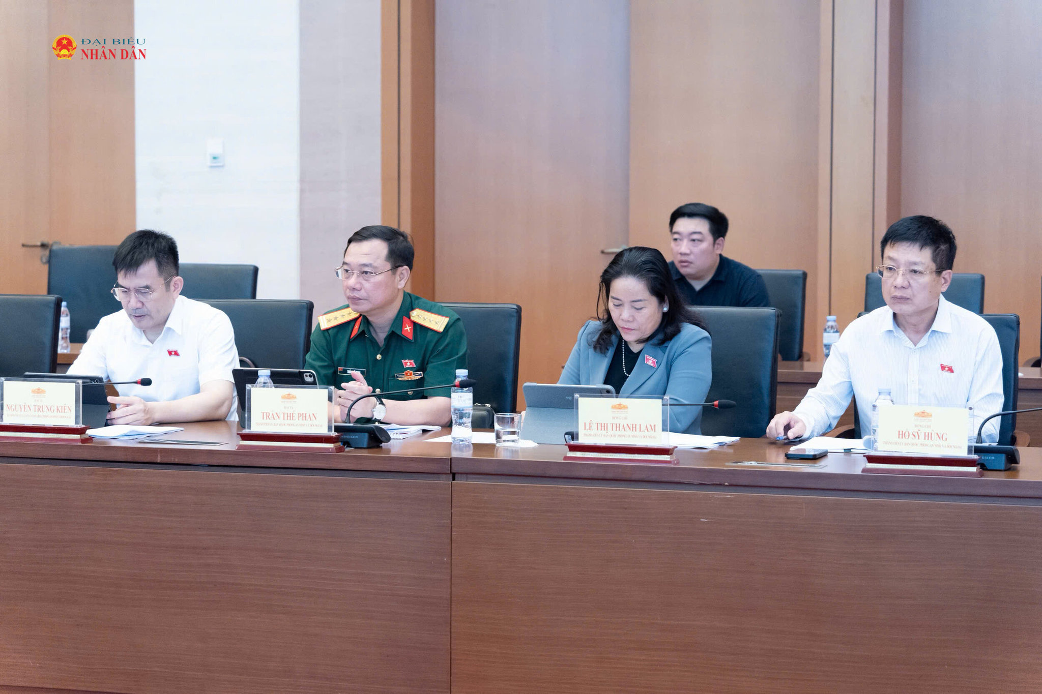 các đại biểu tham dự phiên họp 2
