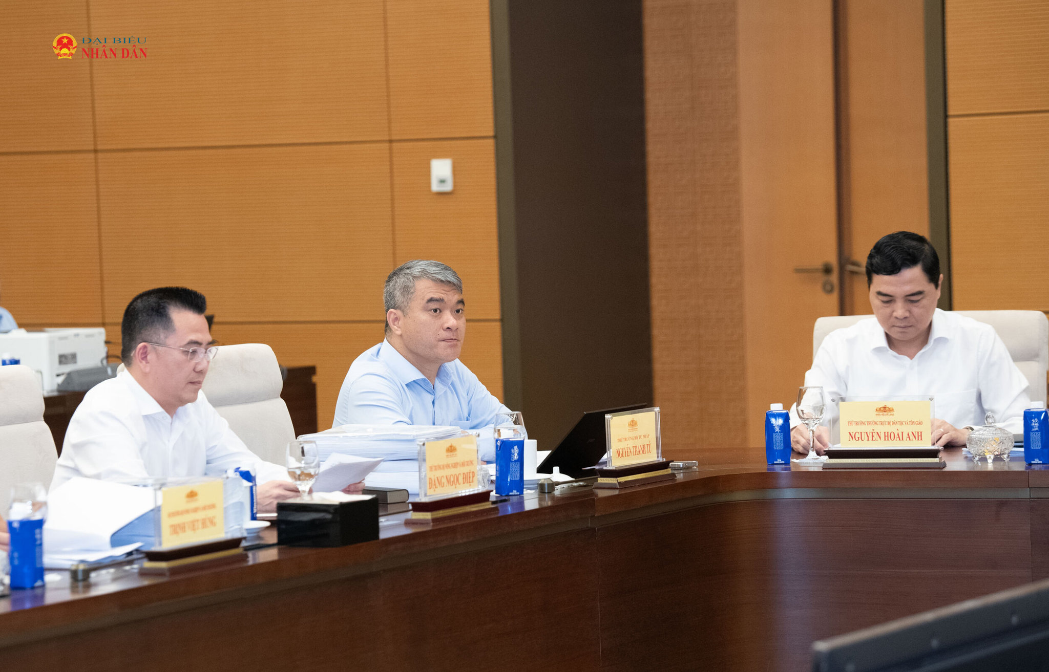 Các đại biểu tham dự phiên họp