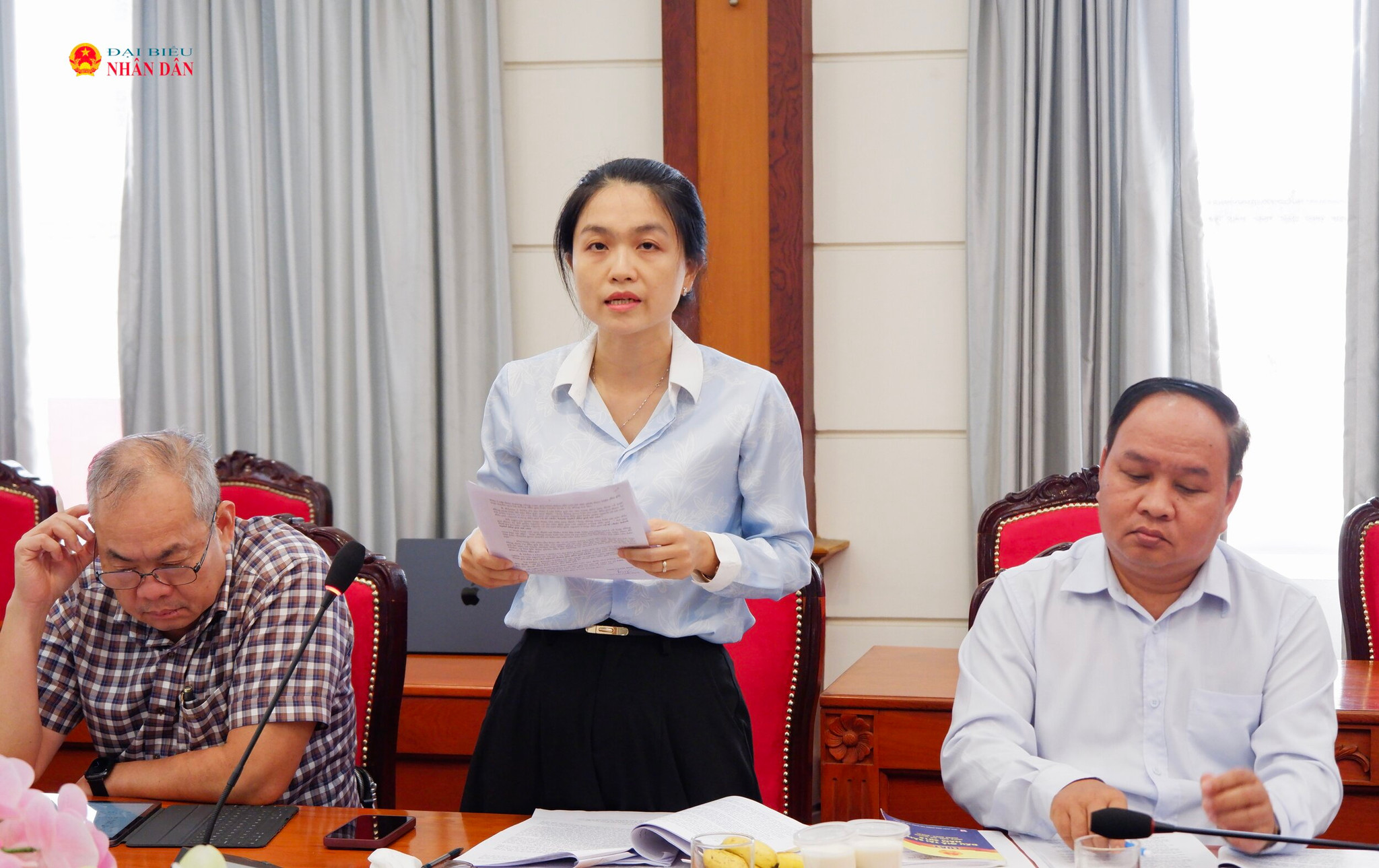 Phó Giám đốc Trung tâm dịch vụ đấu giá tài sản thành phố Mai Thị Tuyết Hạnh phát biểu. Ảnh: Hoa Lê