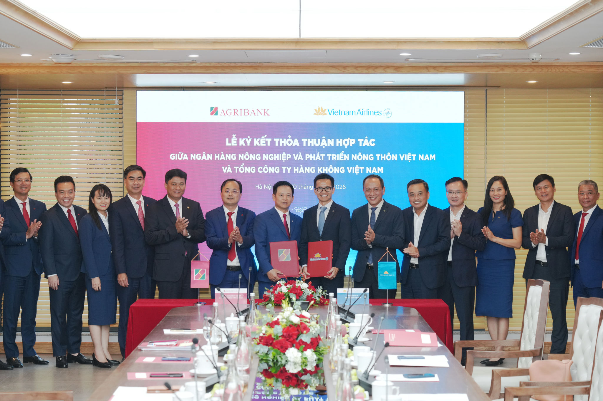 5. Thỏa thuận hợp tác toàn diện giai đoạn 2026-2031 mở ra giai đoạn phát triển mới trong quan hệ giữa Vietnam Airlines và Agribank, tạo nền tảng kết nối hai hệ sinh thái hàng không – tài chính có quy mô và mạng lướ