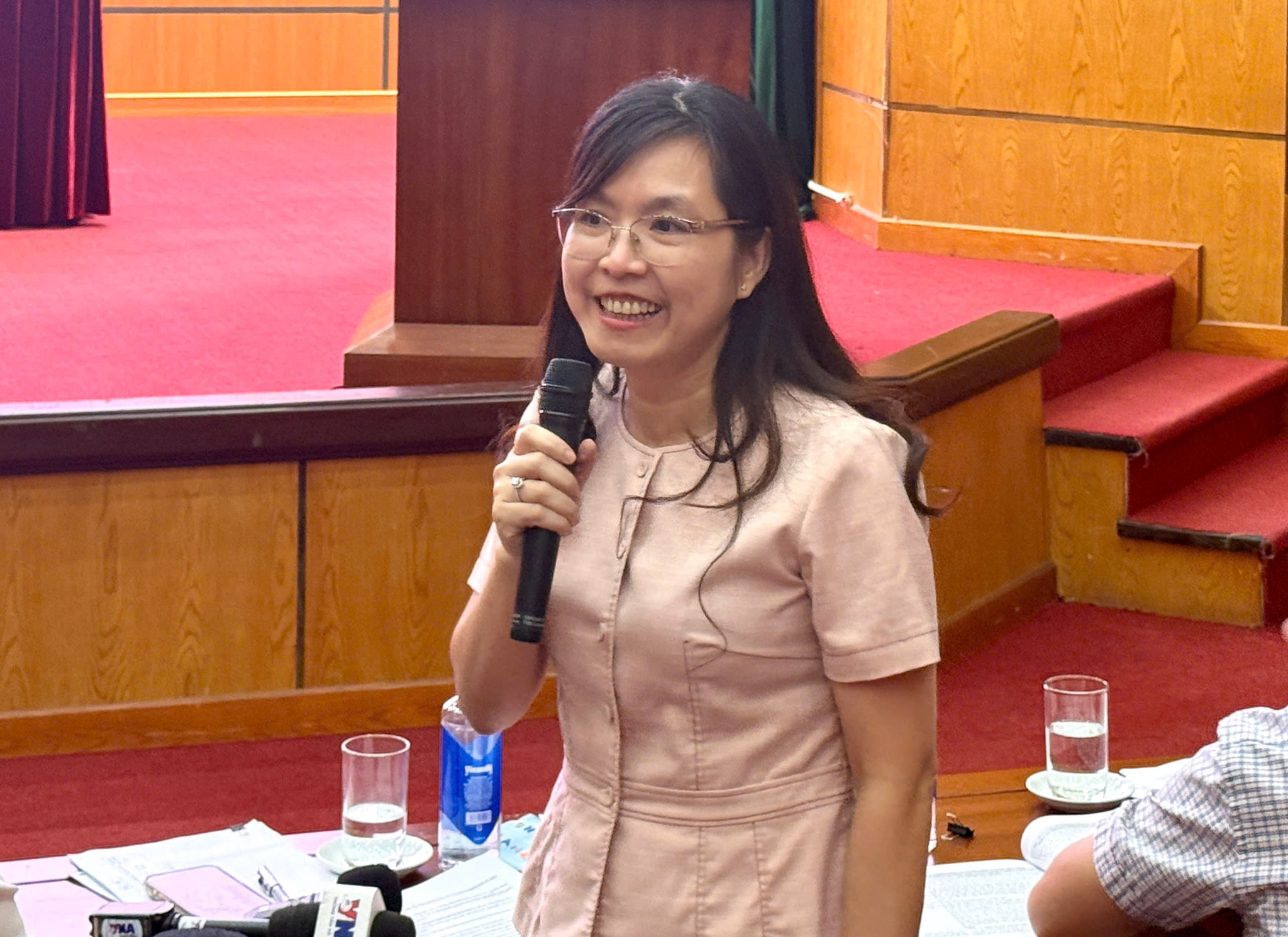 Cục trưởng Cục Quản lý Y, Dược cổ truyền (Bộ Y tế) GS.TS.BS Trịnh Thị Diệu Thường phát biểu tại cuộc họp báo.
